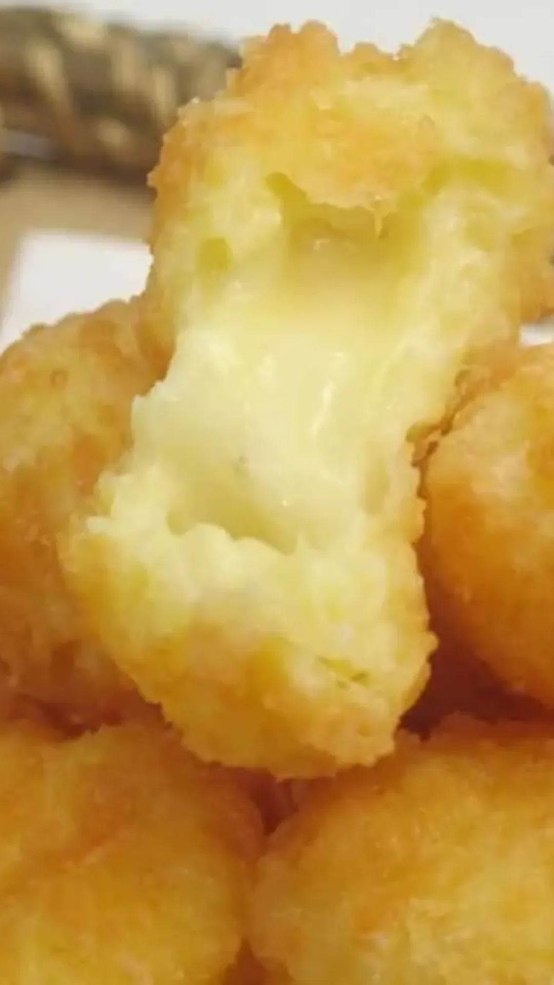 Bolinha de queijo de 3 ingredientes simples e fácil de preparar para fazer hoje