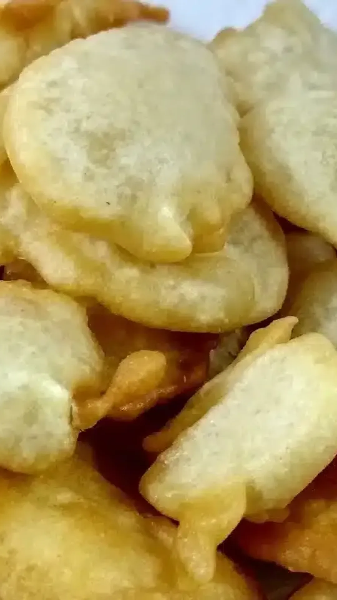Bolinho de água e sal com 2 ingredientes que fica pronto em poucos minutos