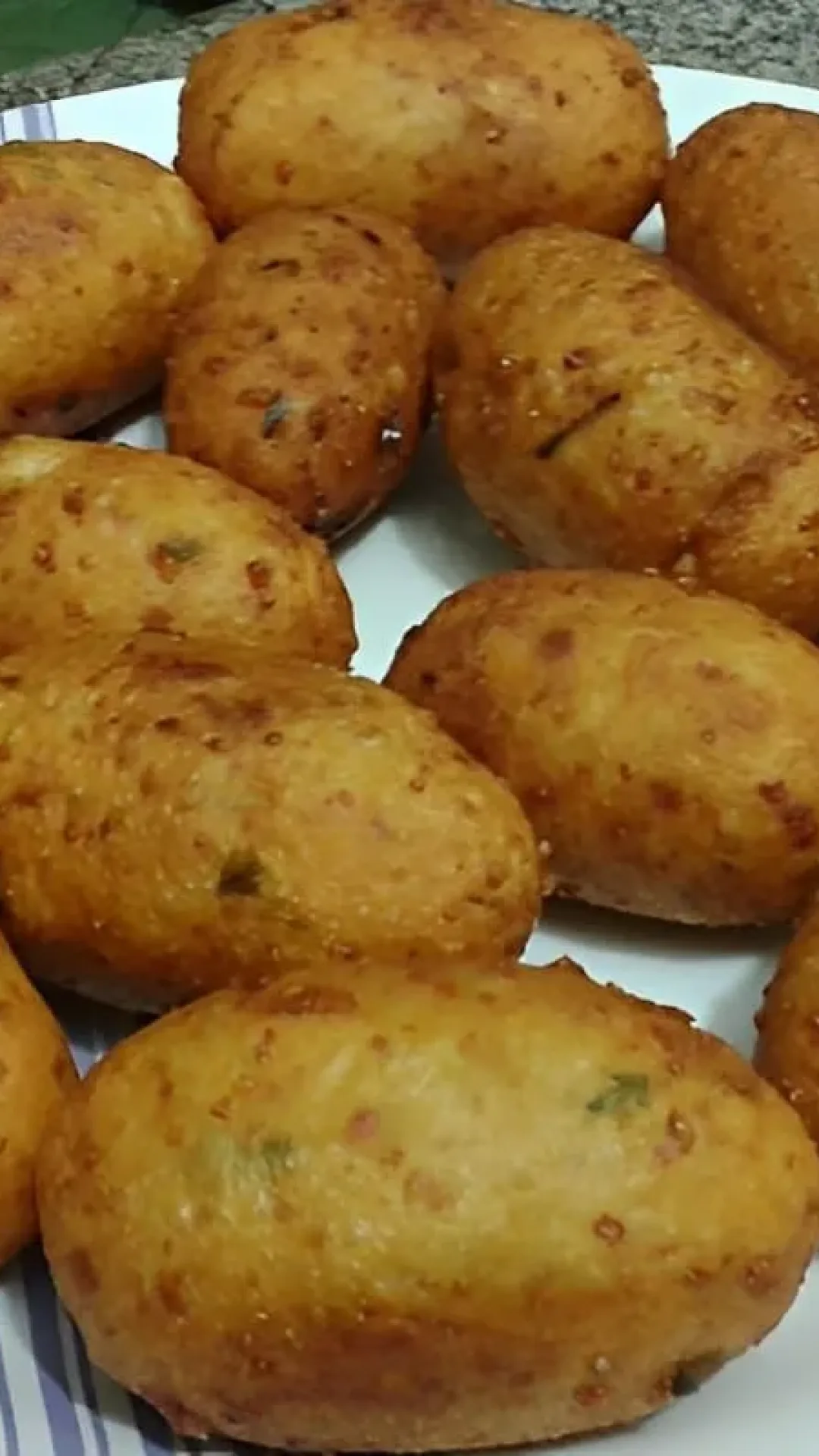 Bolinho de aipim recheado da fazenda receita que minha avó fazia