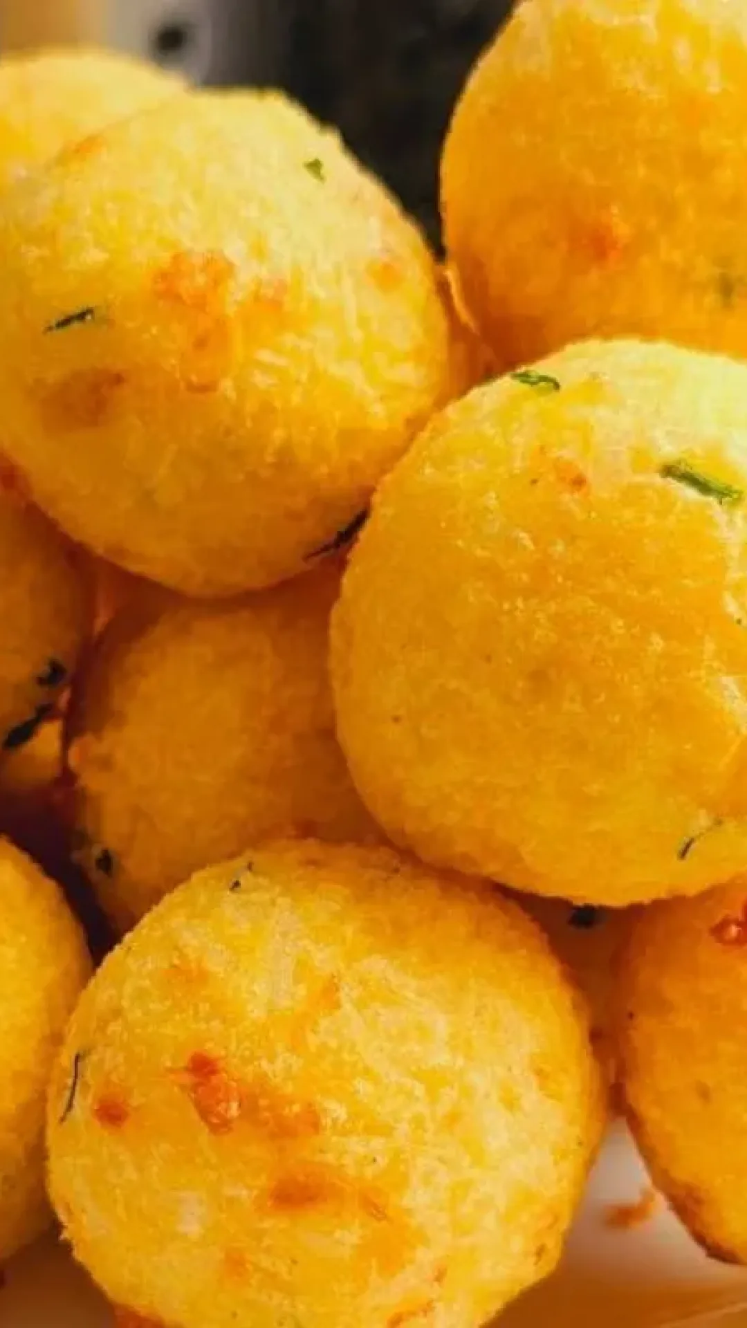 Bolinho de arroz amanhecido: vai bem do café da manhã ao jantar de tão gostoso
