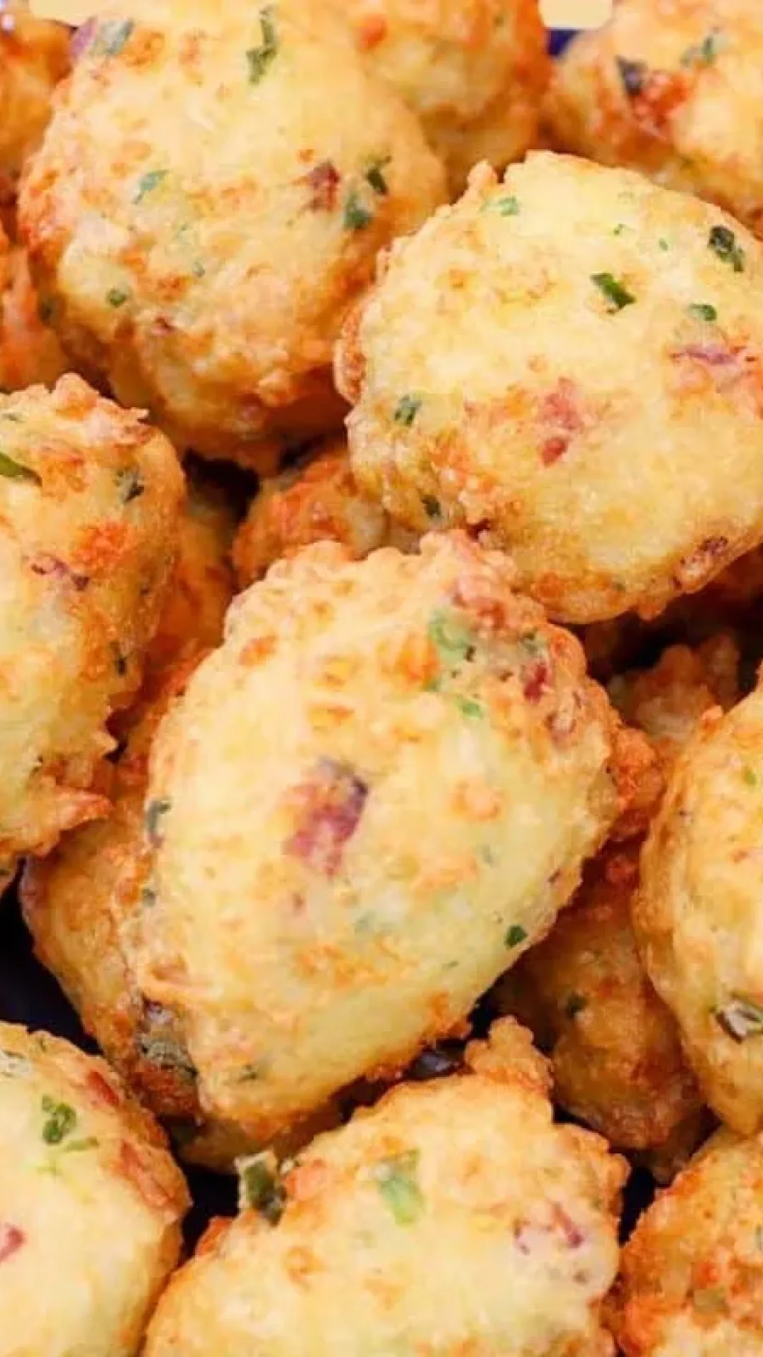 Bolinho de arroz sequinho e crocante bem temperadinho para qualquer refeição
