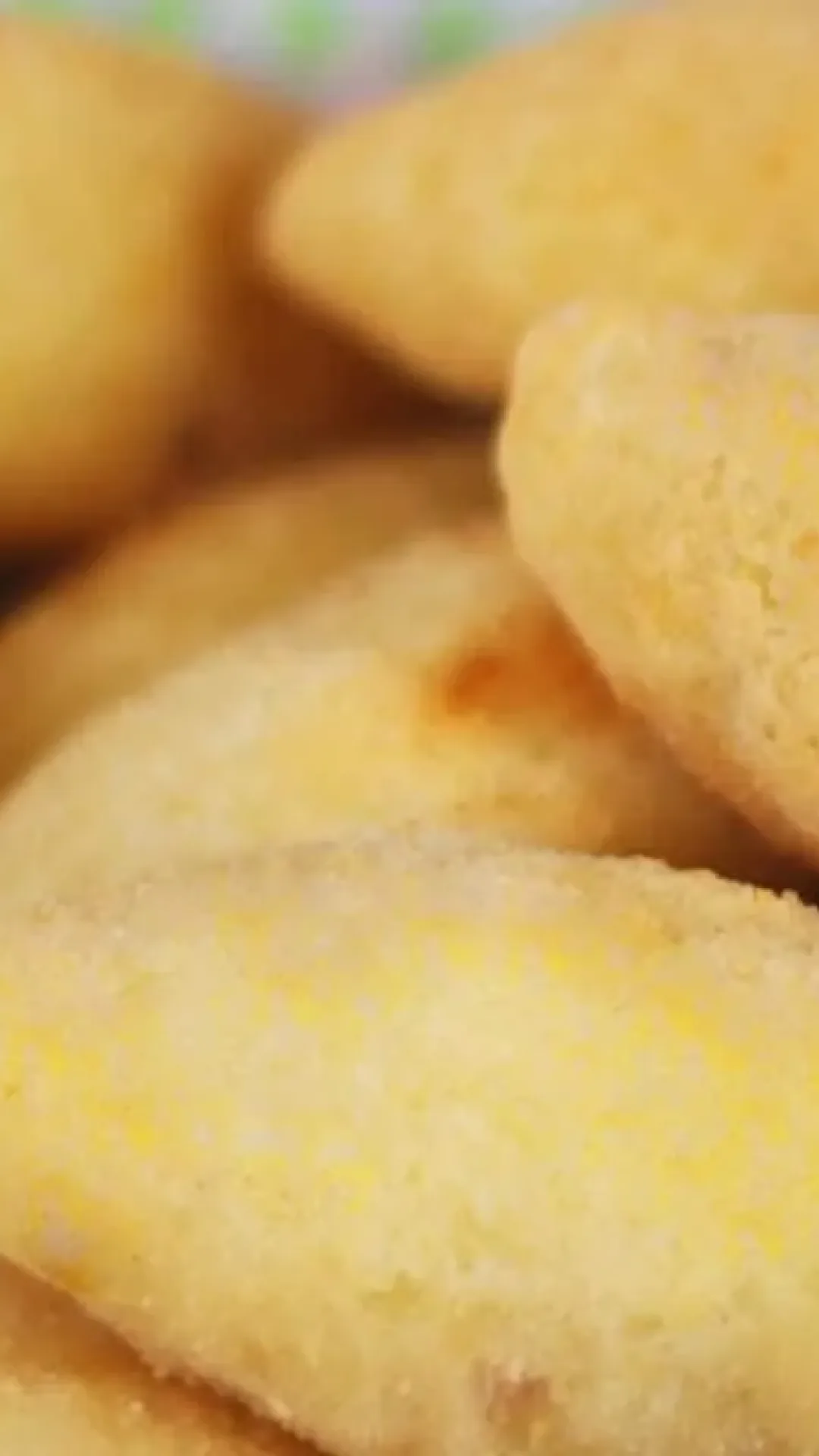Bolinho de carne frito que fica sequinho e a massa só vai 1 ingrediente