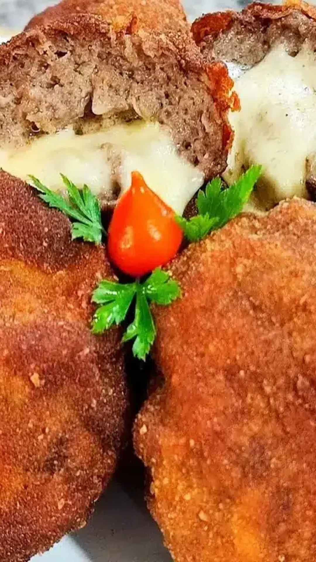 Bolinho de carne moída com queijo: uma delícia irresistível que você vai adorar experimentar