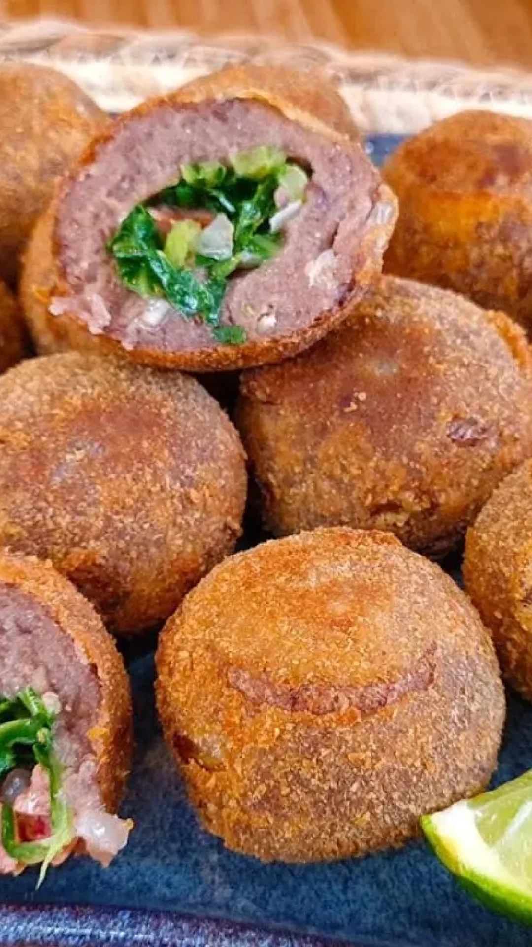 Bolinho de feijoada: ótimo aproveitamento da sobra, fácil de fazer e cheio de sabor