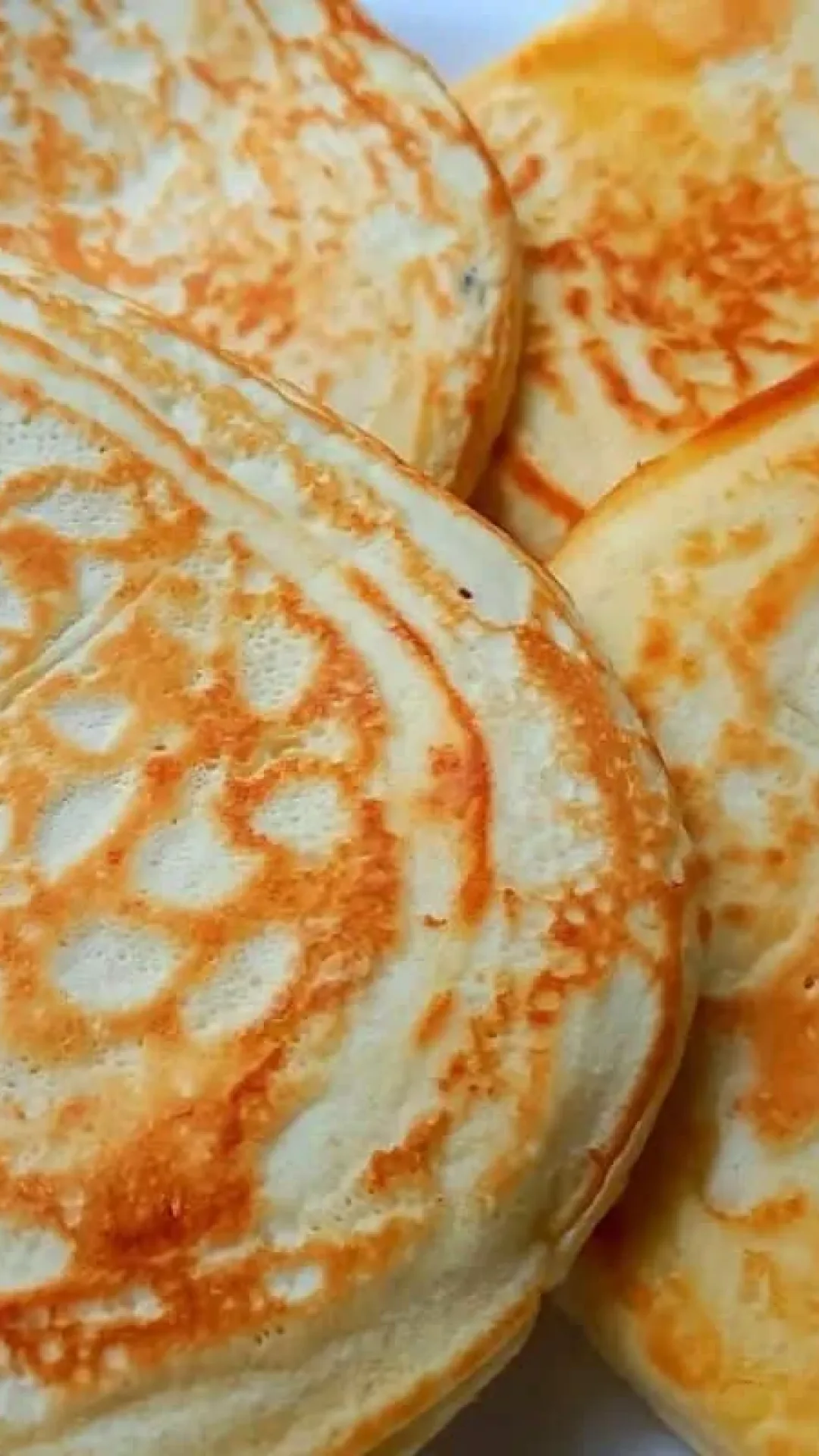 Bolinho salgado de frigideira maravilhoso, fofinho e com um sabor incrível para um lanche rápido
