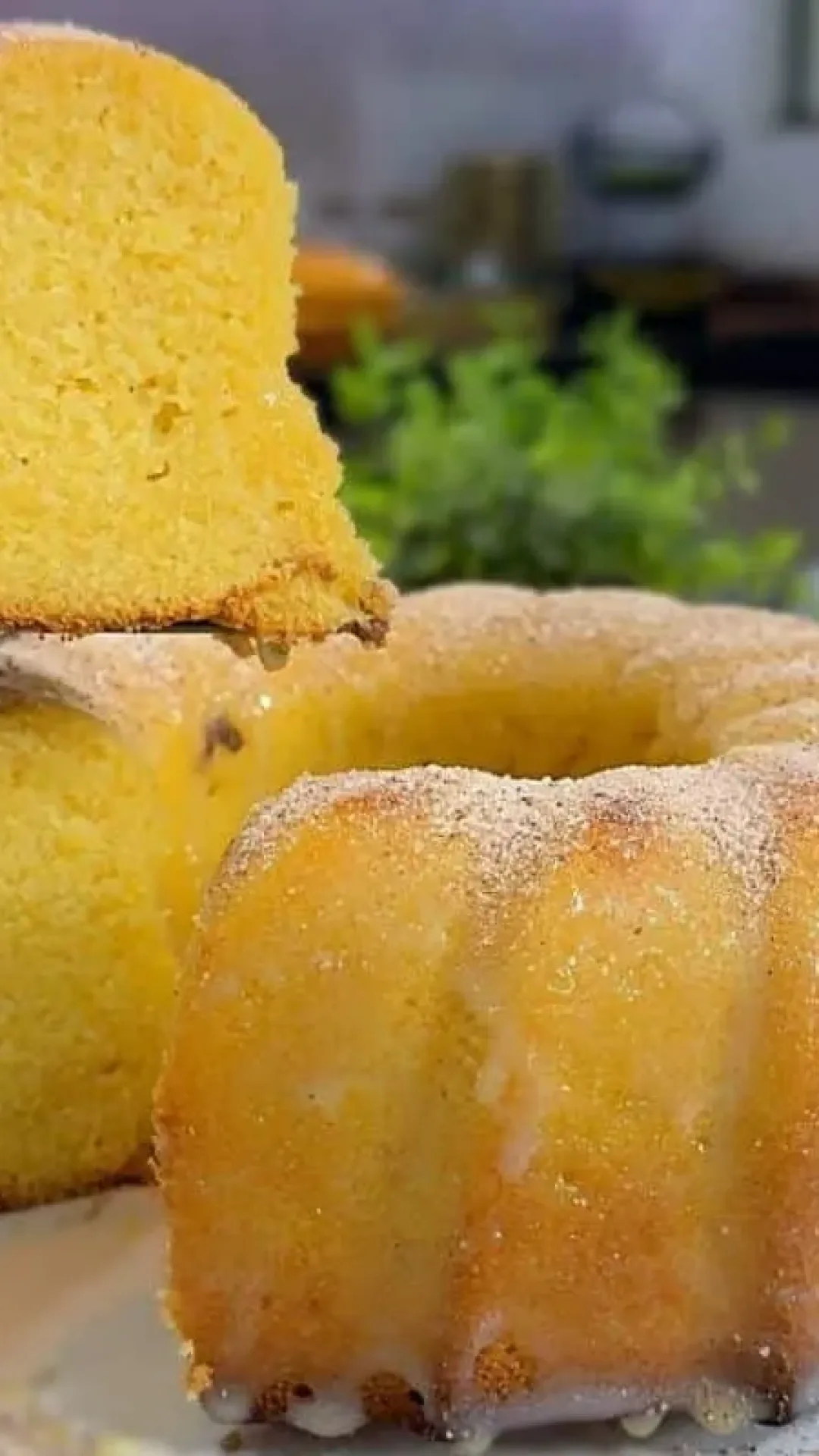 Bolo 5 copos simples e fofinho feito no liquidificador com ingredientes que você já tem no armário