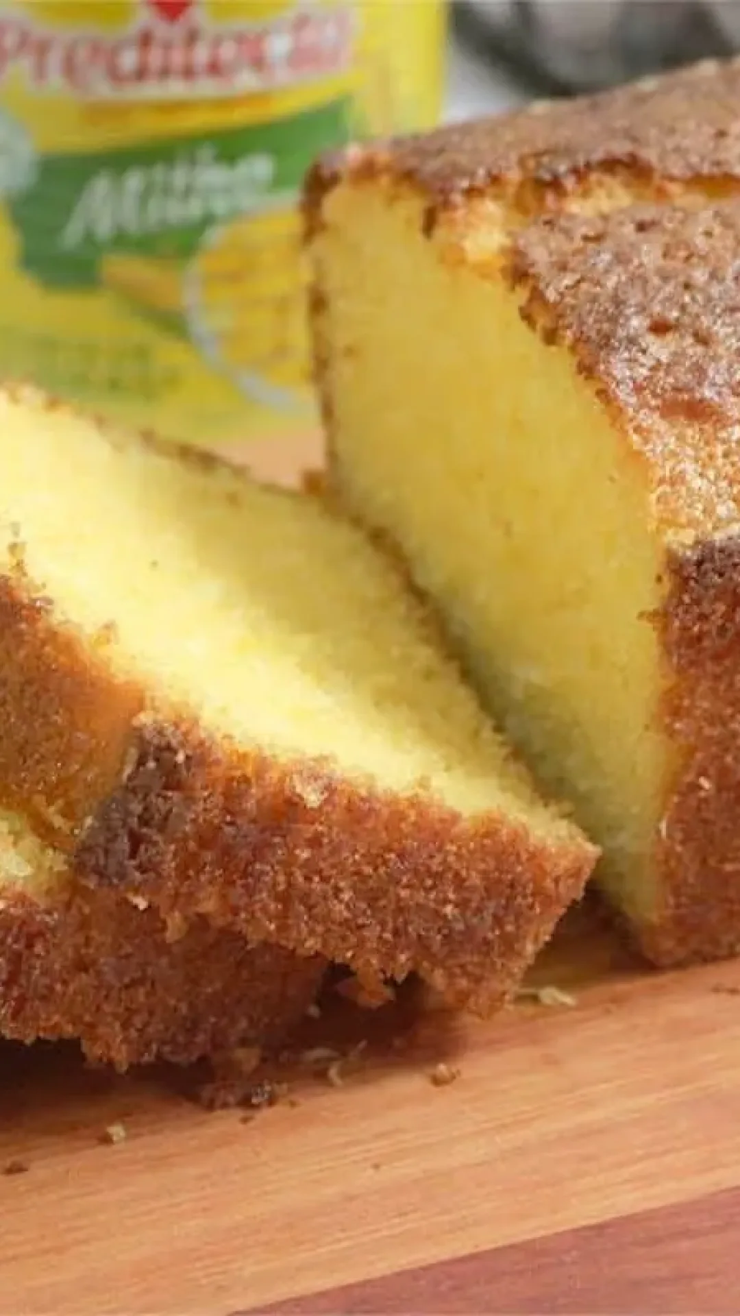 Bolo caseirinho de milho: use apenas milho de latinha e faça essa receita fofinha e deliciosa no liquidificador.