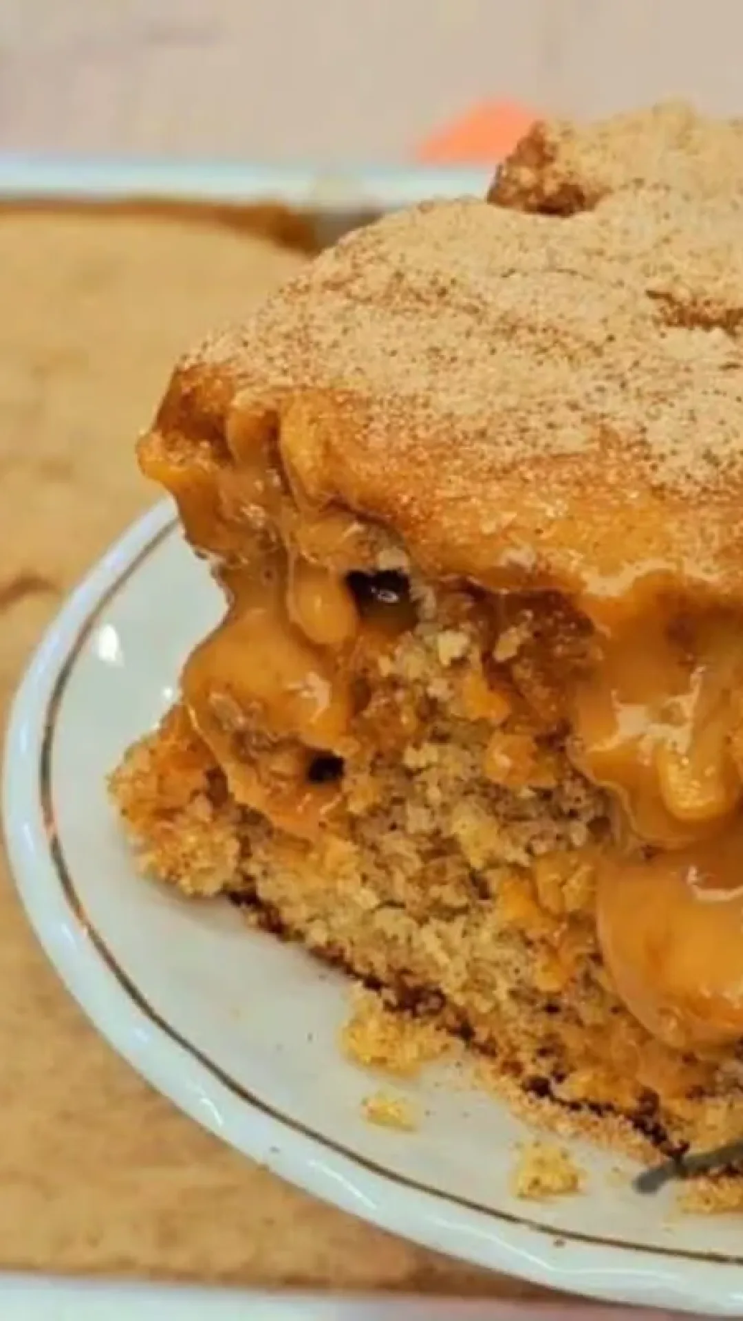 Bolo churros de doce de leite feito no liquidificador e muito cremoso