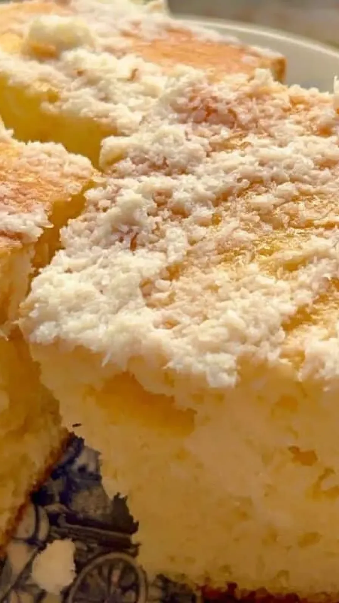 Bolo de abacaxi: não conte para ninguém o segredo que dá uma cor e fofura que você não vai acreditar