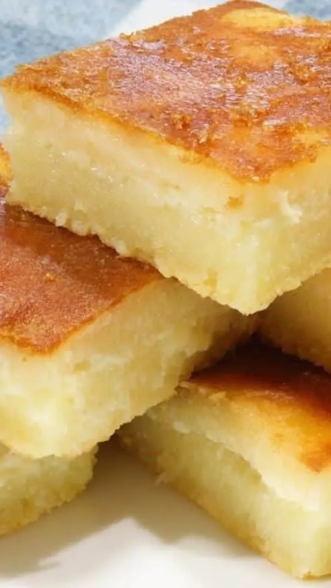 Bolo de aipim cremoso e fácil de preparar que é impossível comer um pedaço só