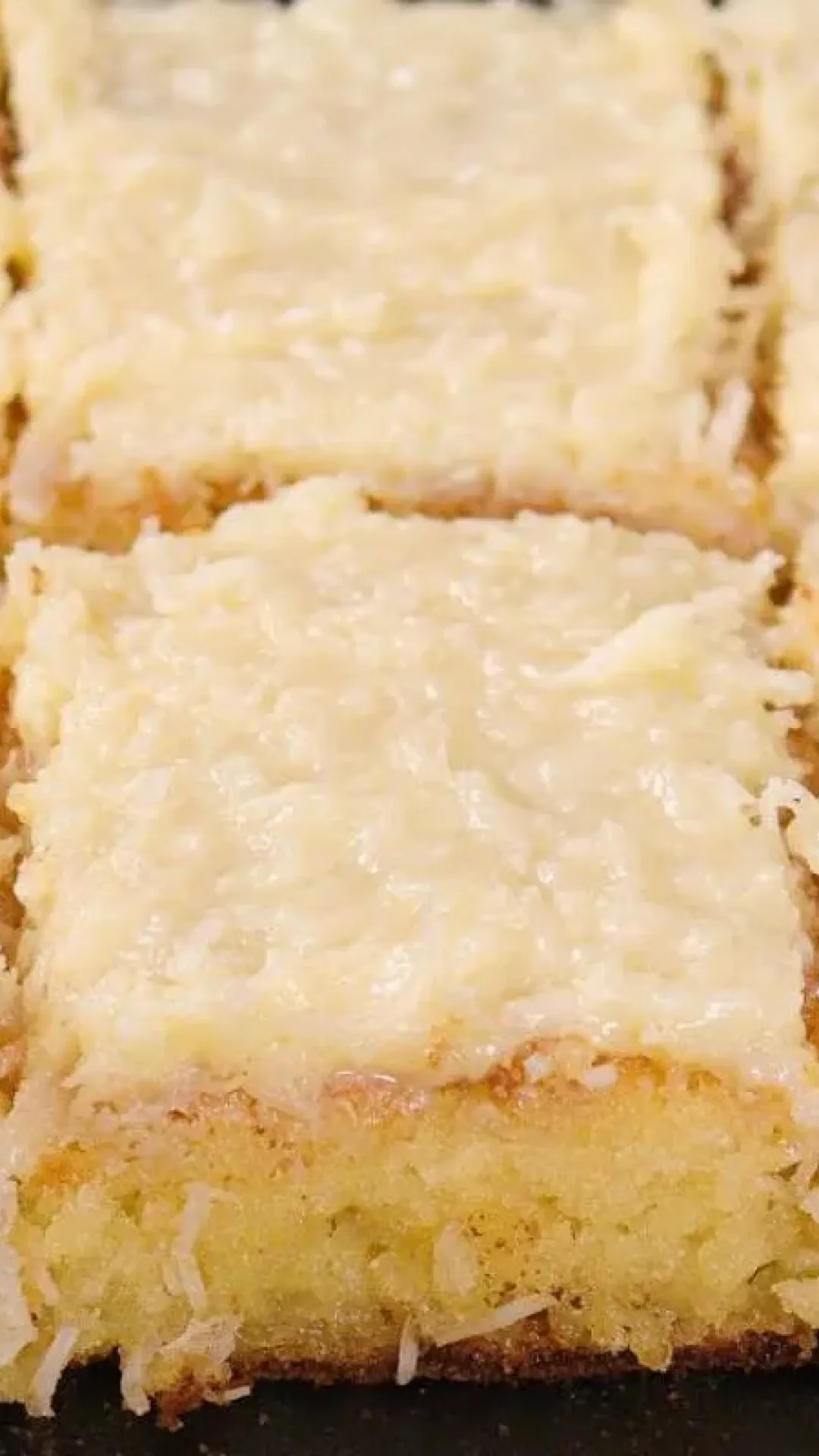 Bolo de aipim sem trigo com cobertura de coco: de comer lambendo os dedos