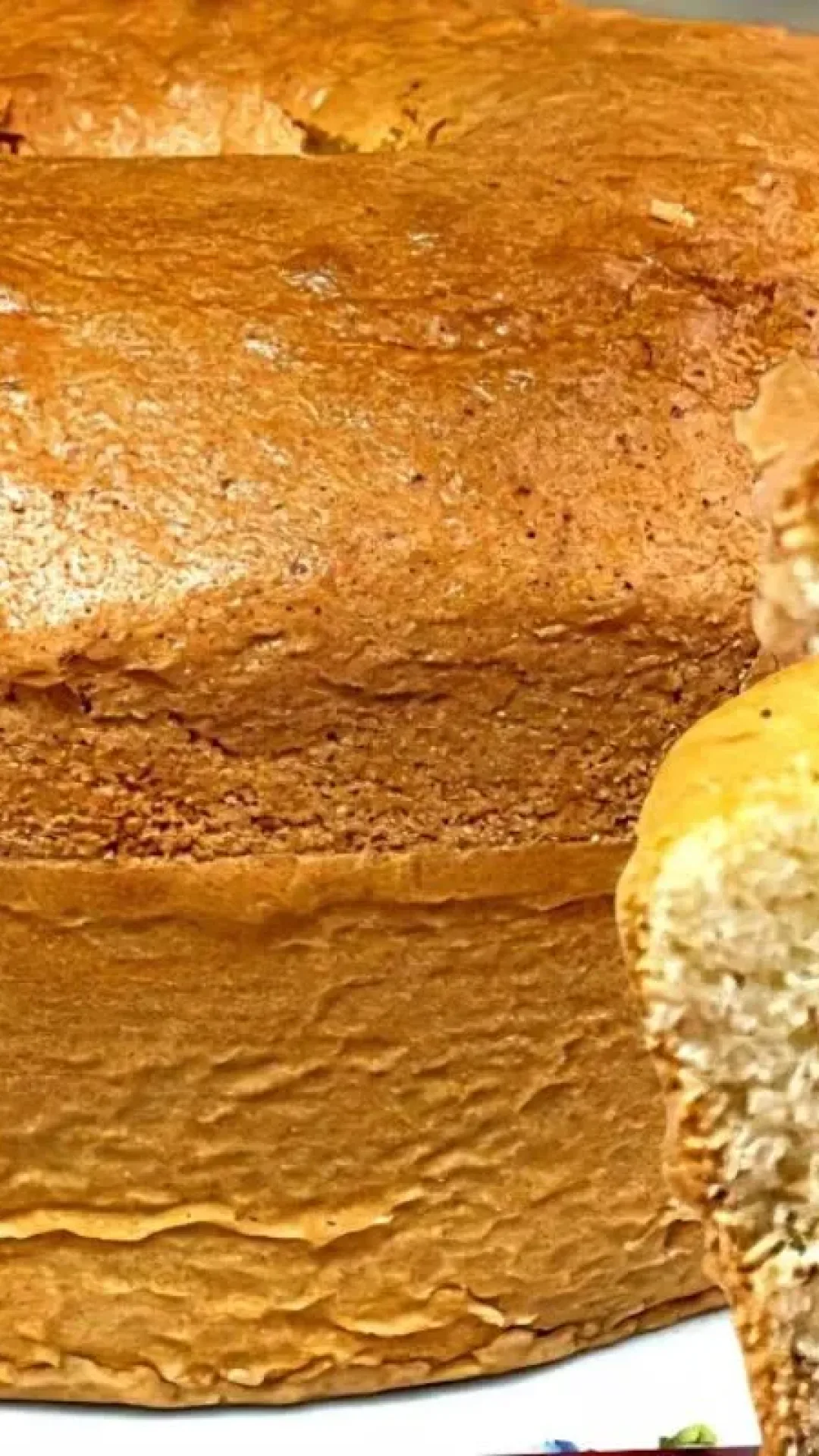 Bolo de amido de milho fofinho, que derrete na boca e é perfeito para acompanhar um café