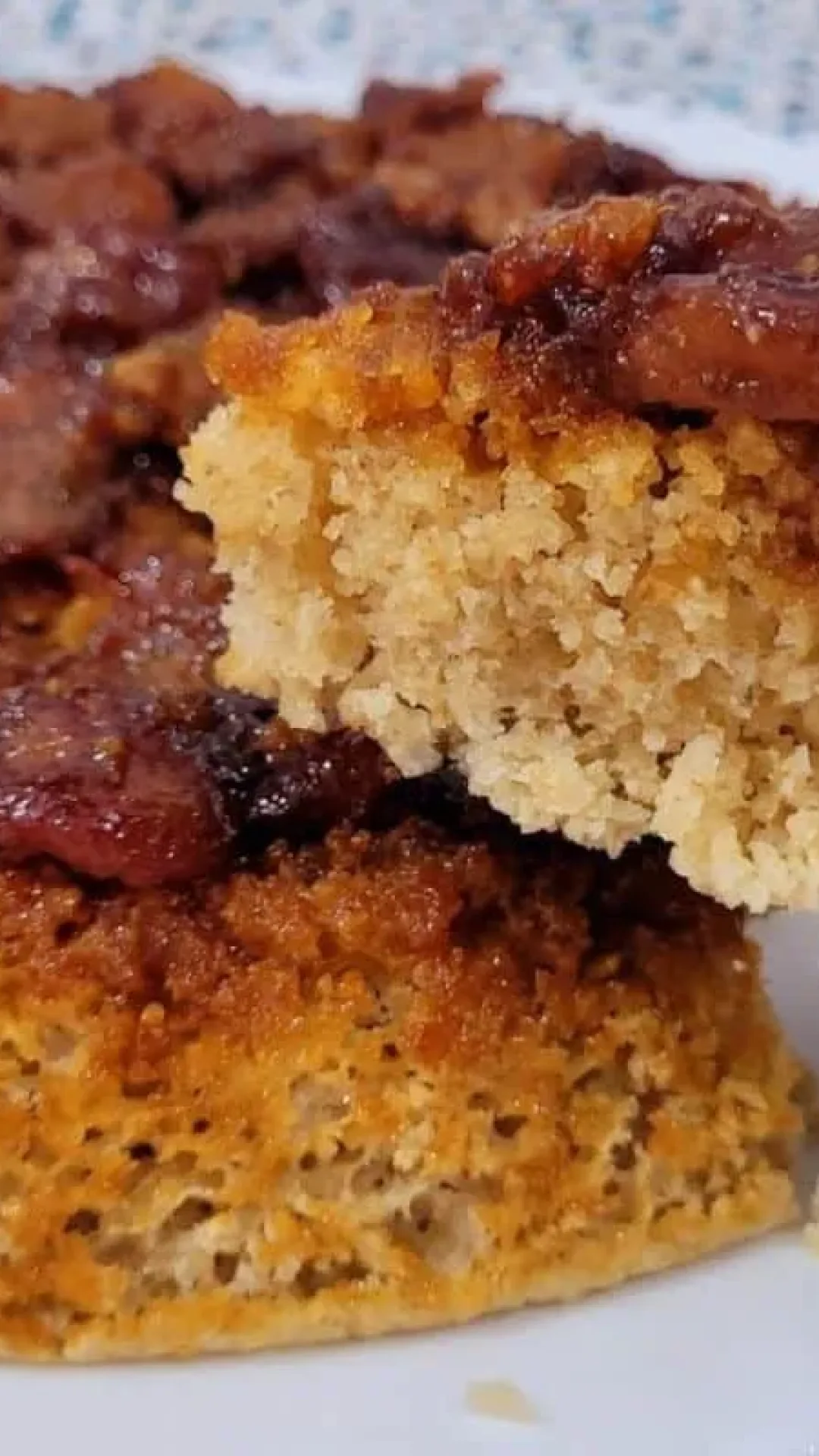 Bolo de banana sem glúten e sem lactose, bem fofinho, para servir com um cafezinho fresco ou um chá