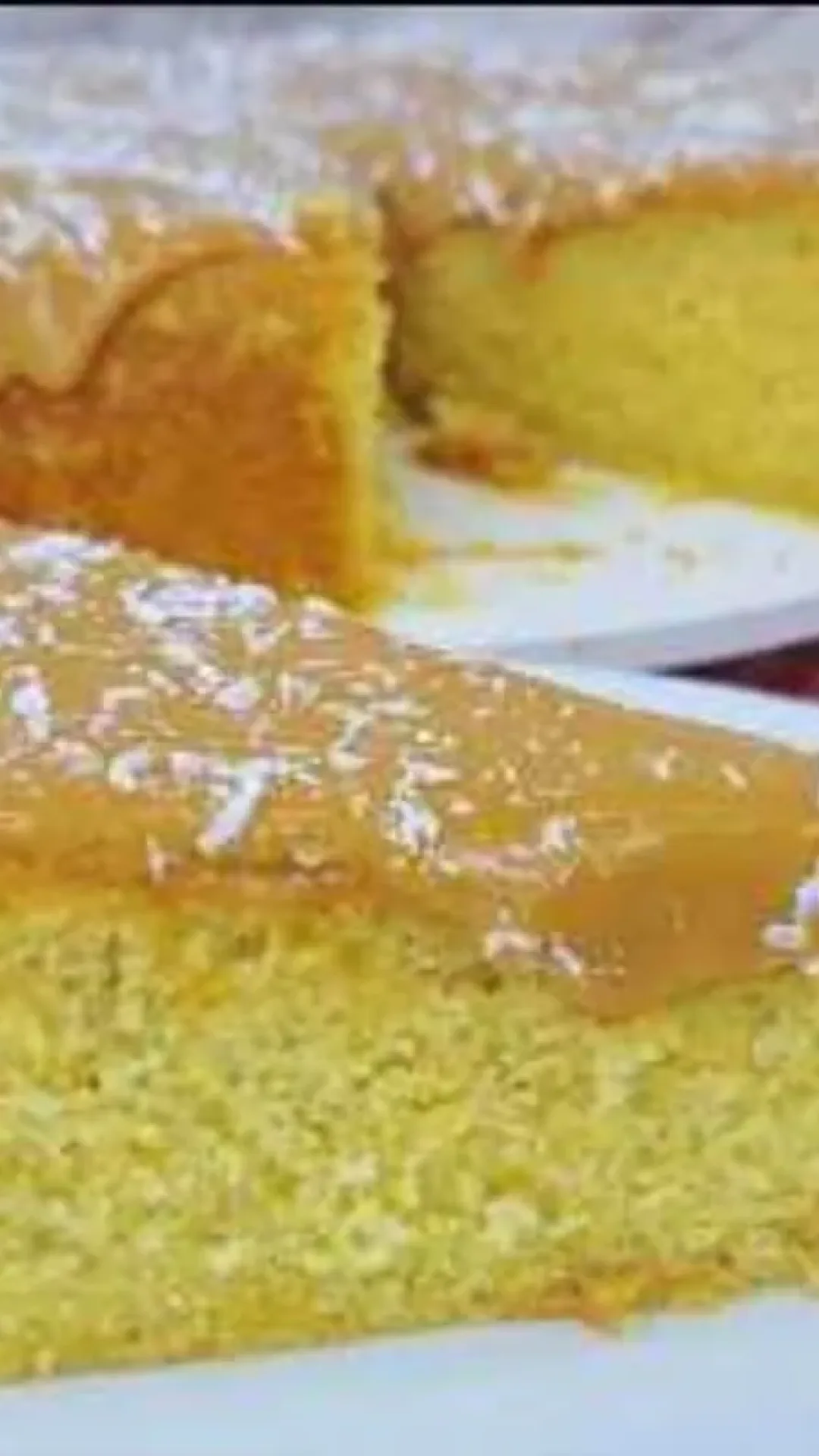 Bolo de caneca no microondas de coco e doce de leite que já sai recheado e pronto em minutos