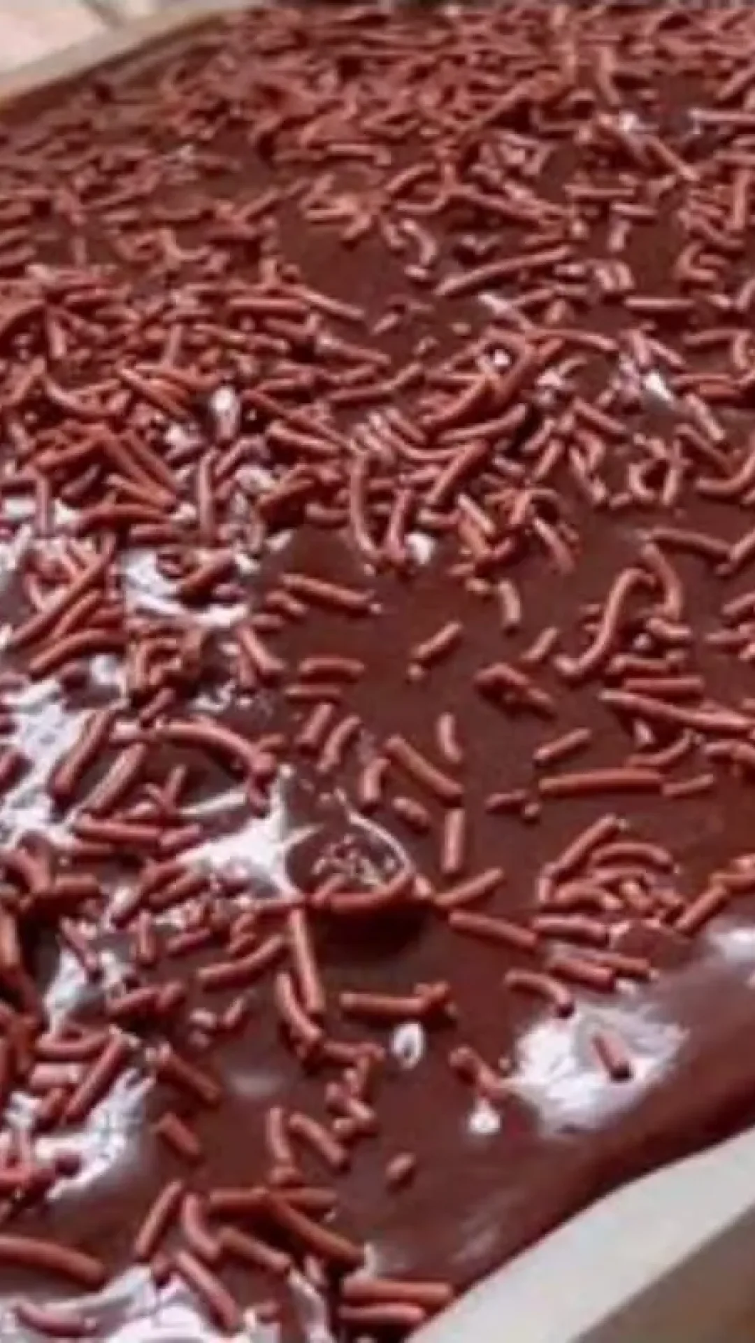 Bolo de chocolate molhadinho com gosto de infância feito igual anos 80 e 90