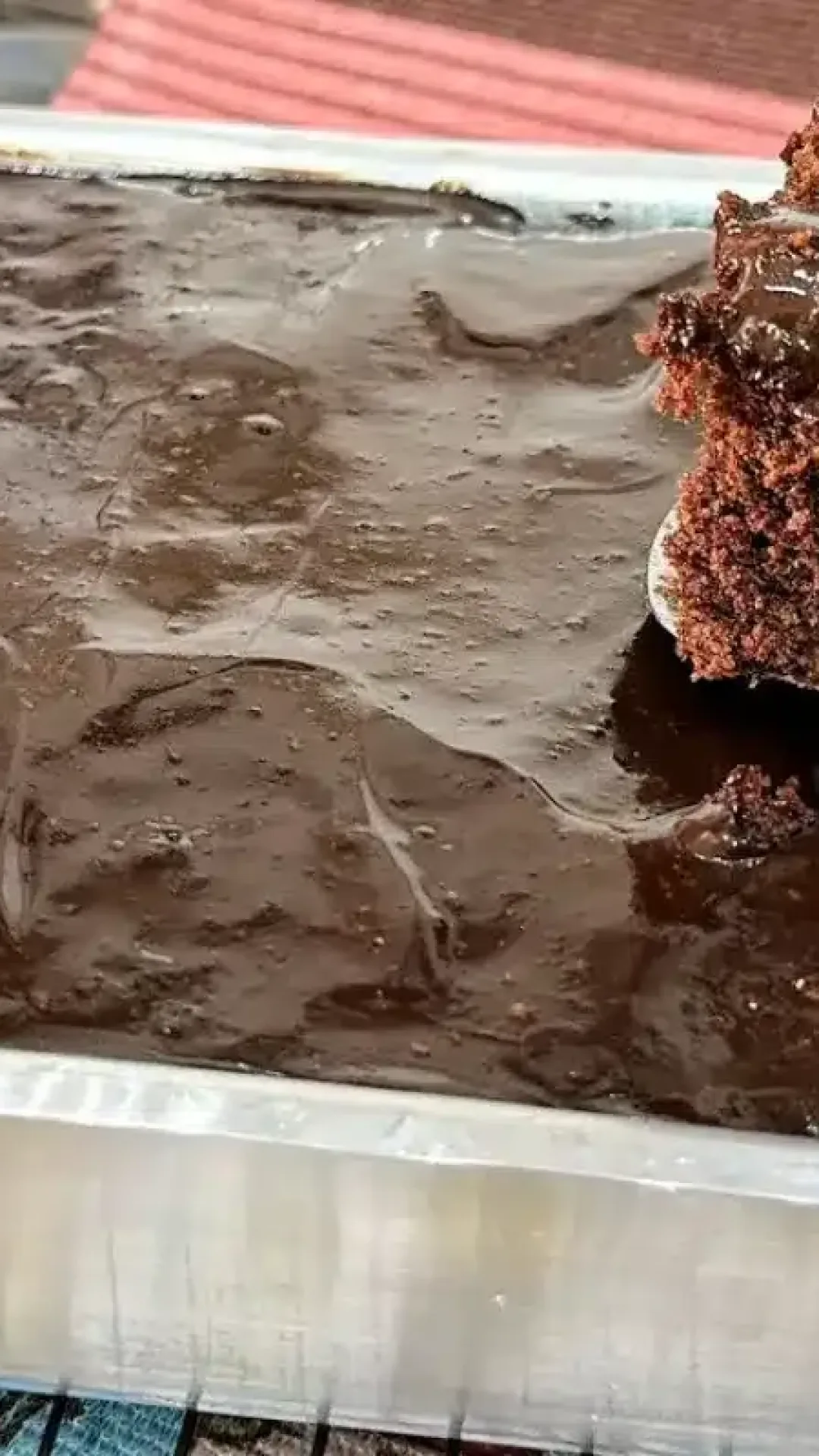 Bolo de chocolate quente com uma massa super fofinha e uma calda cremosa irresistível