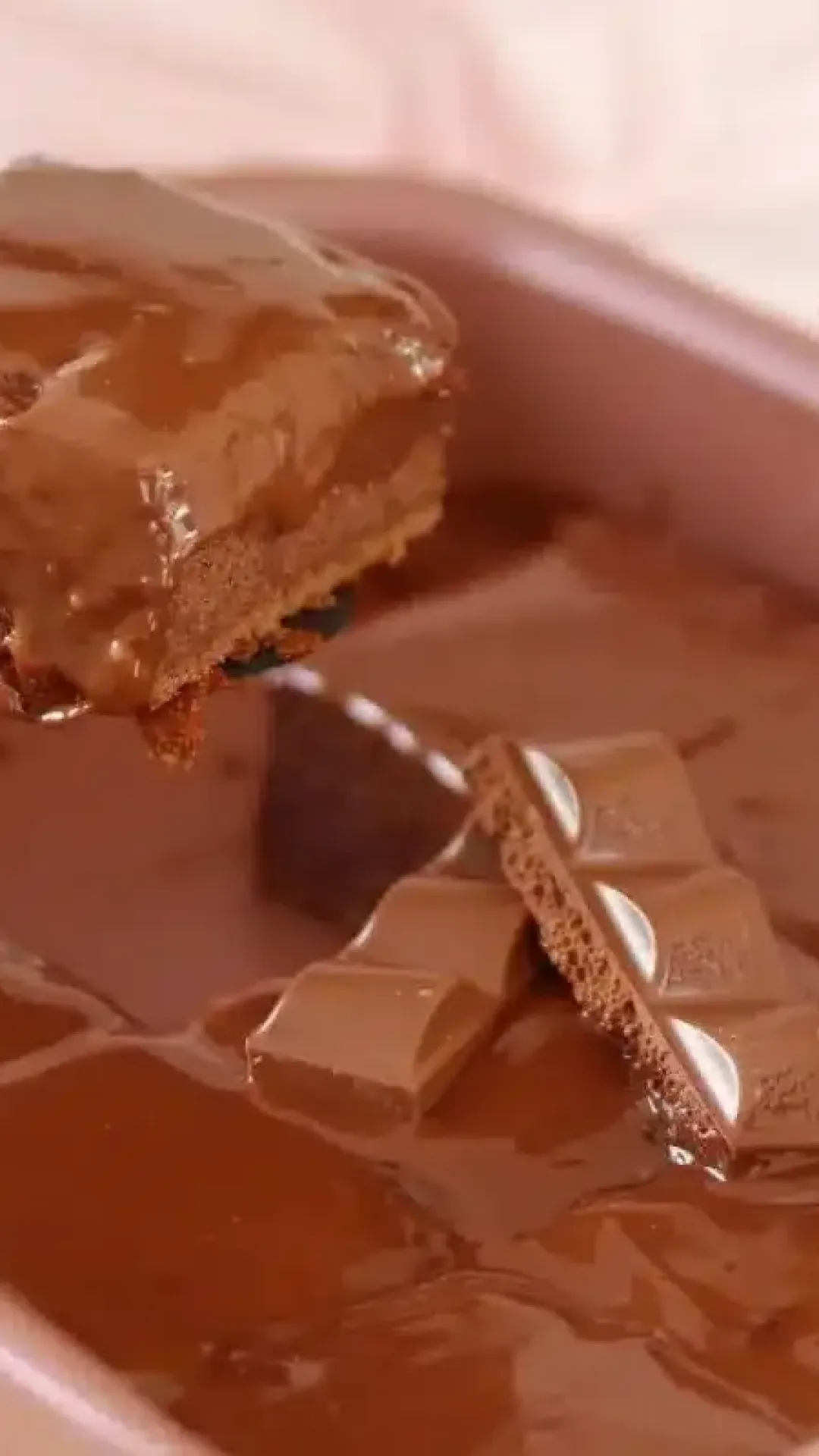 Bolo de chocolate suflair: receita que está fazendo o maior sucesso na internet