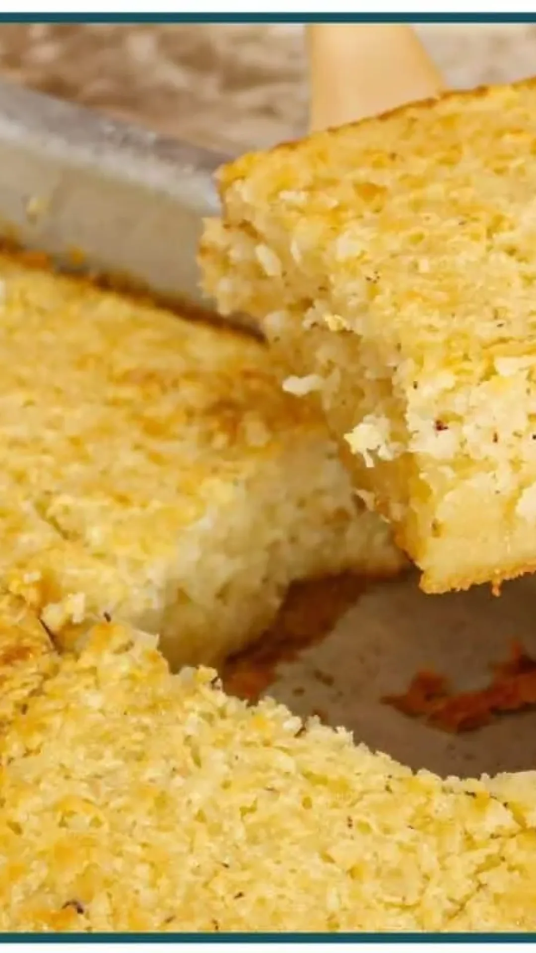 Bolo de coco sem farinha feito de um jeito rápido com uma massa muito úmida e fofinha