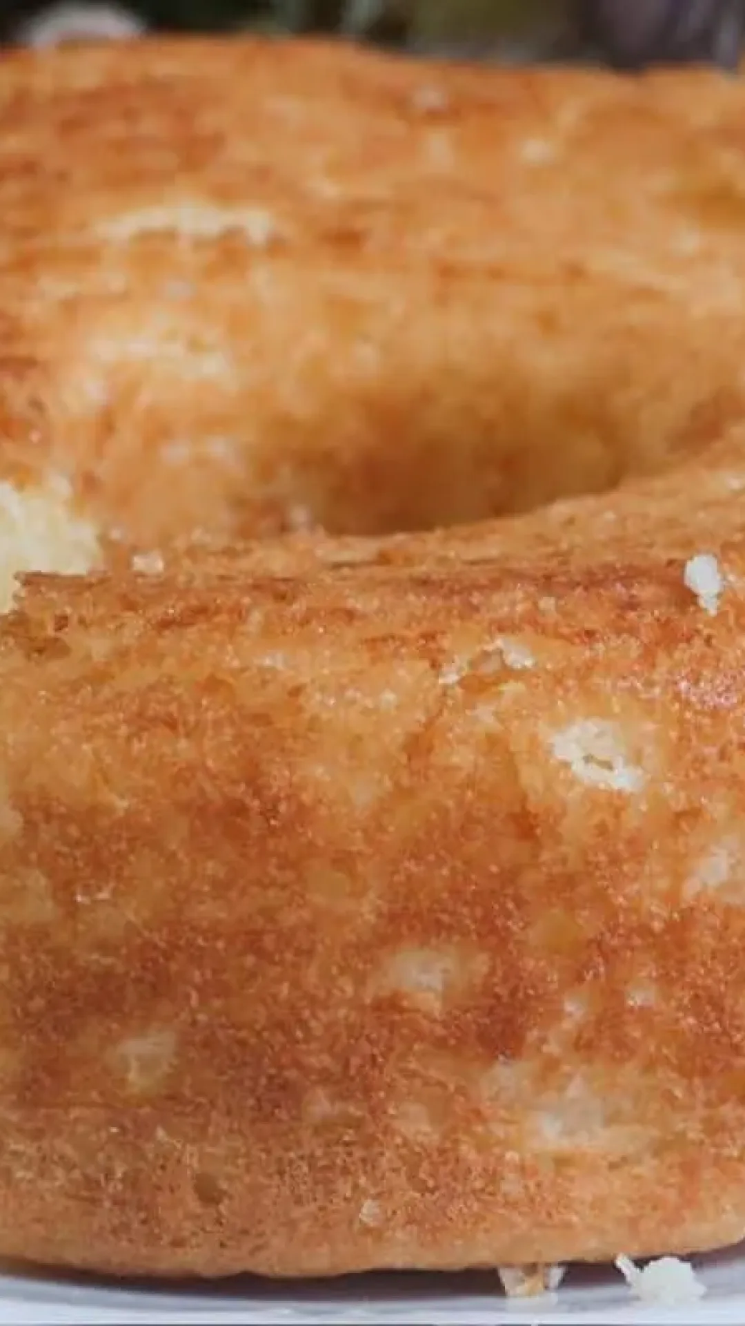 Bolo de coco sem trigo e sem óleo, que fica extremamente molhadinho e saboroso