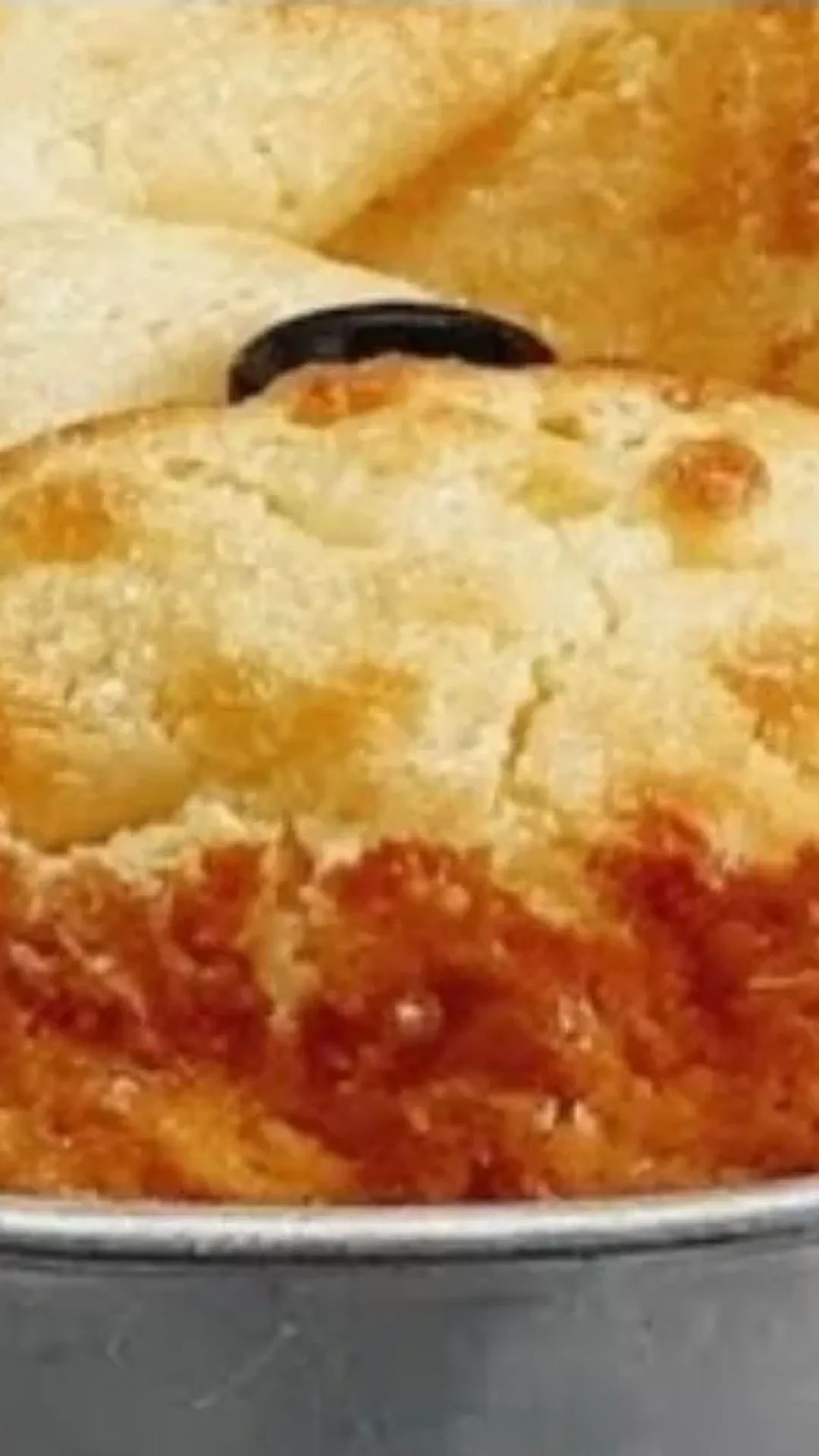 Bolo de creme de leite fofinho e sem trigo, que é a opção perfeita para acompanhar um cafezinho