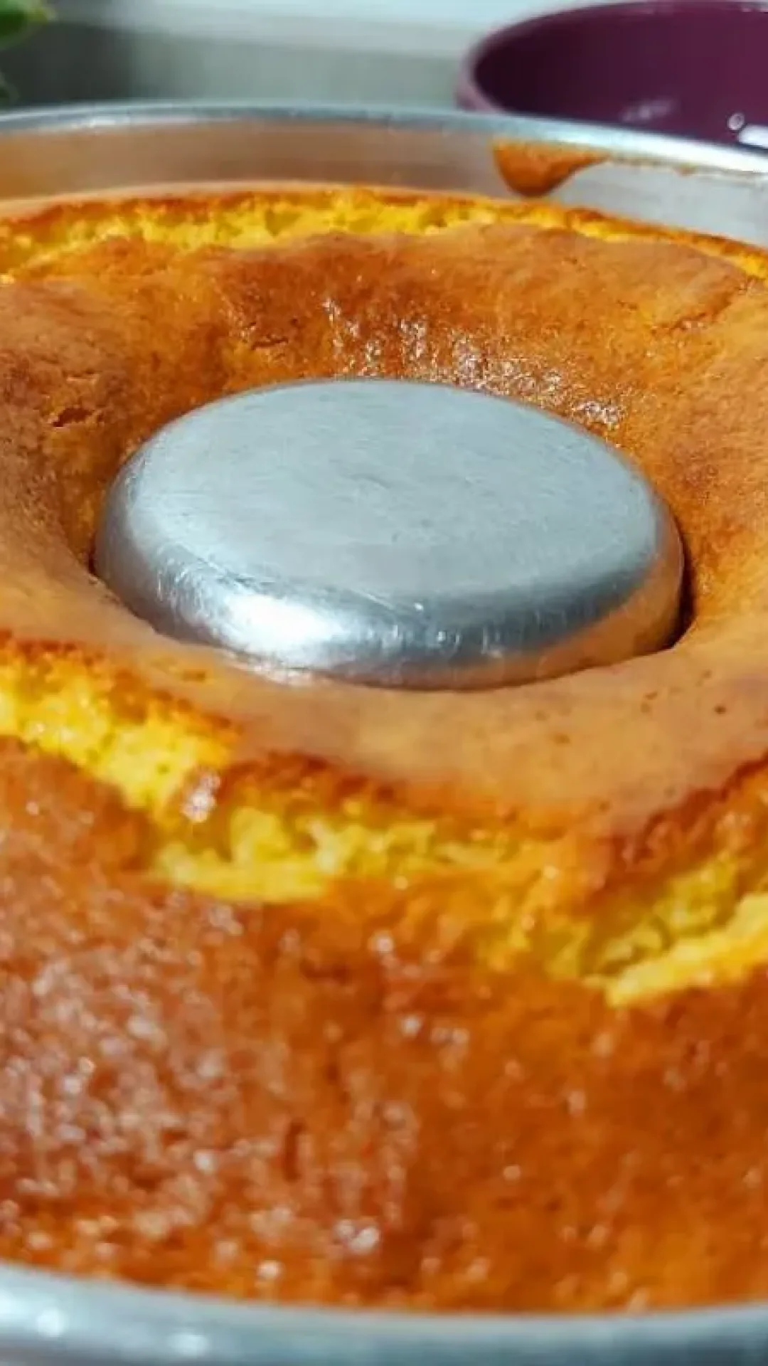 Bolo de fubá com creme de leite da roça é só preparar o cafézinho e saborear