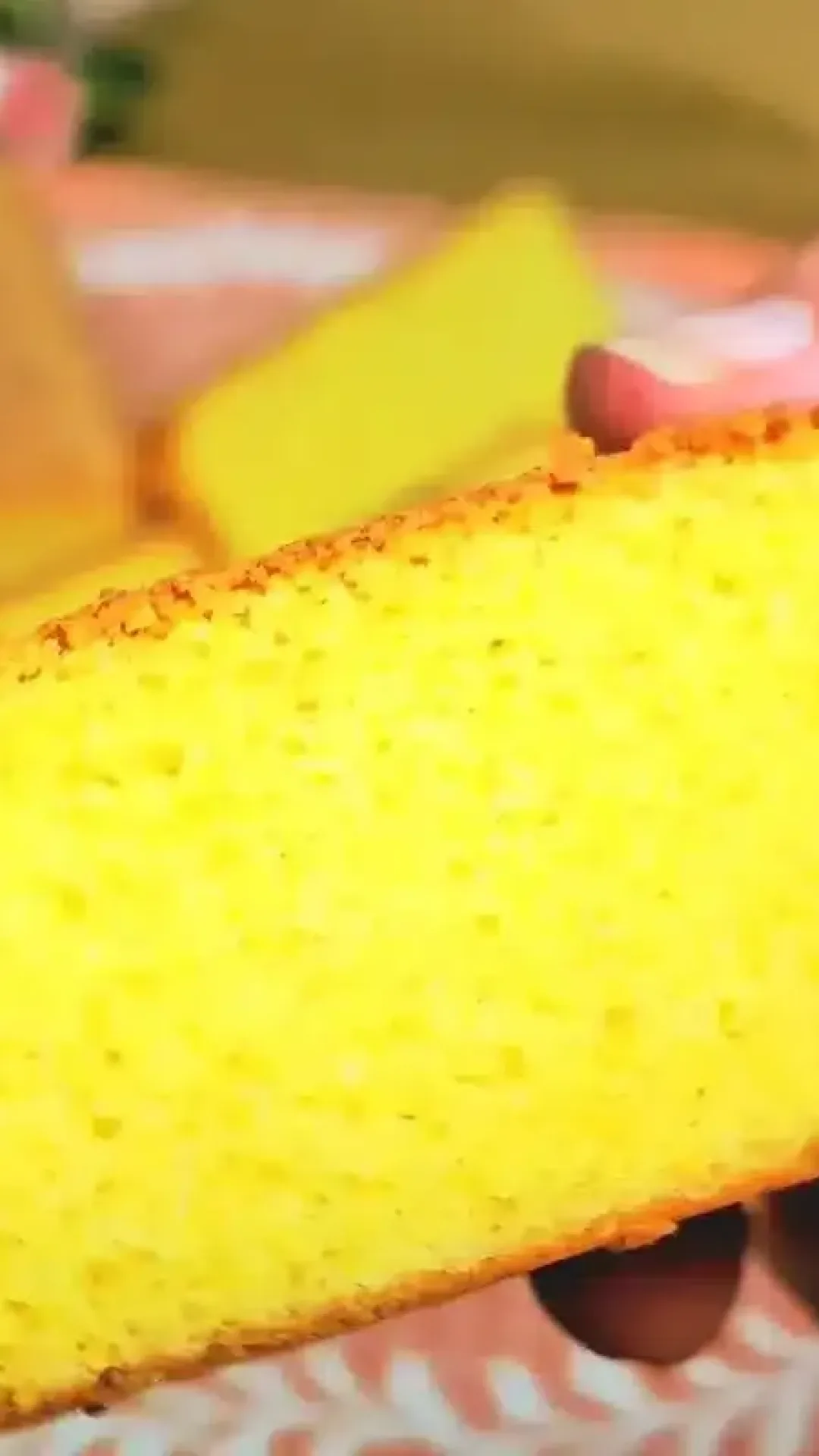 Bolo de fubá sem trigo e sem lactose, tão leve quanto uma nuvem, para servir com um café