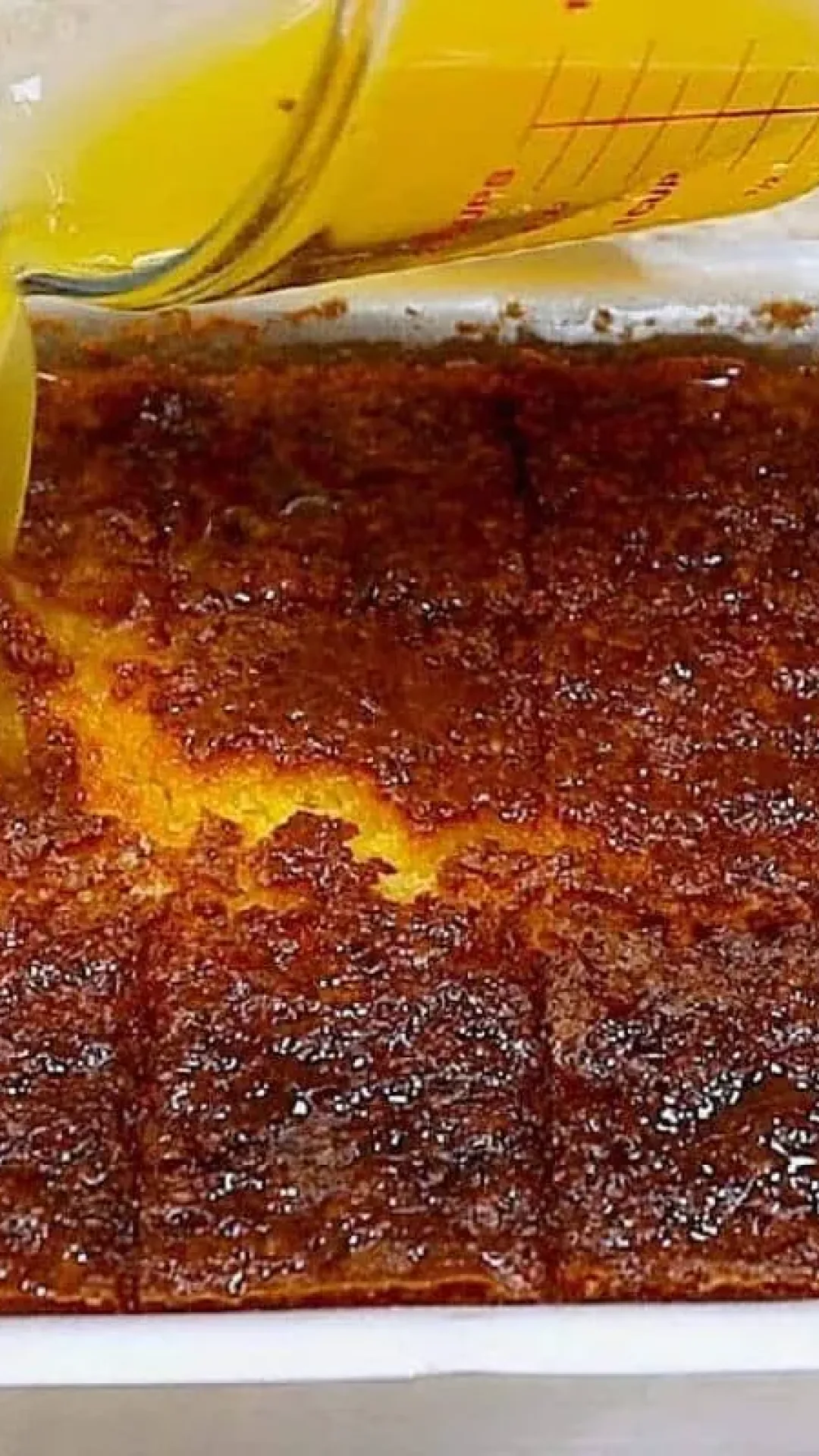 Bolo de laranja sem trigo bem molhadinho e fácil de fazer para a hora do cafezinho