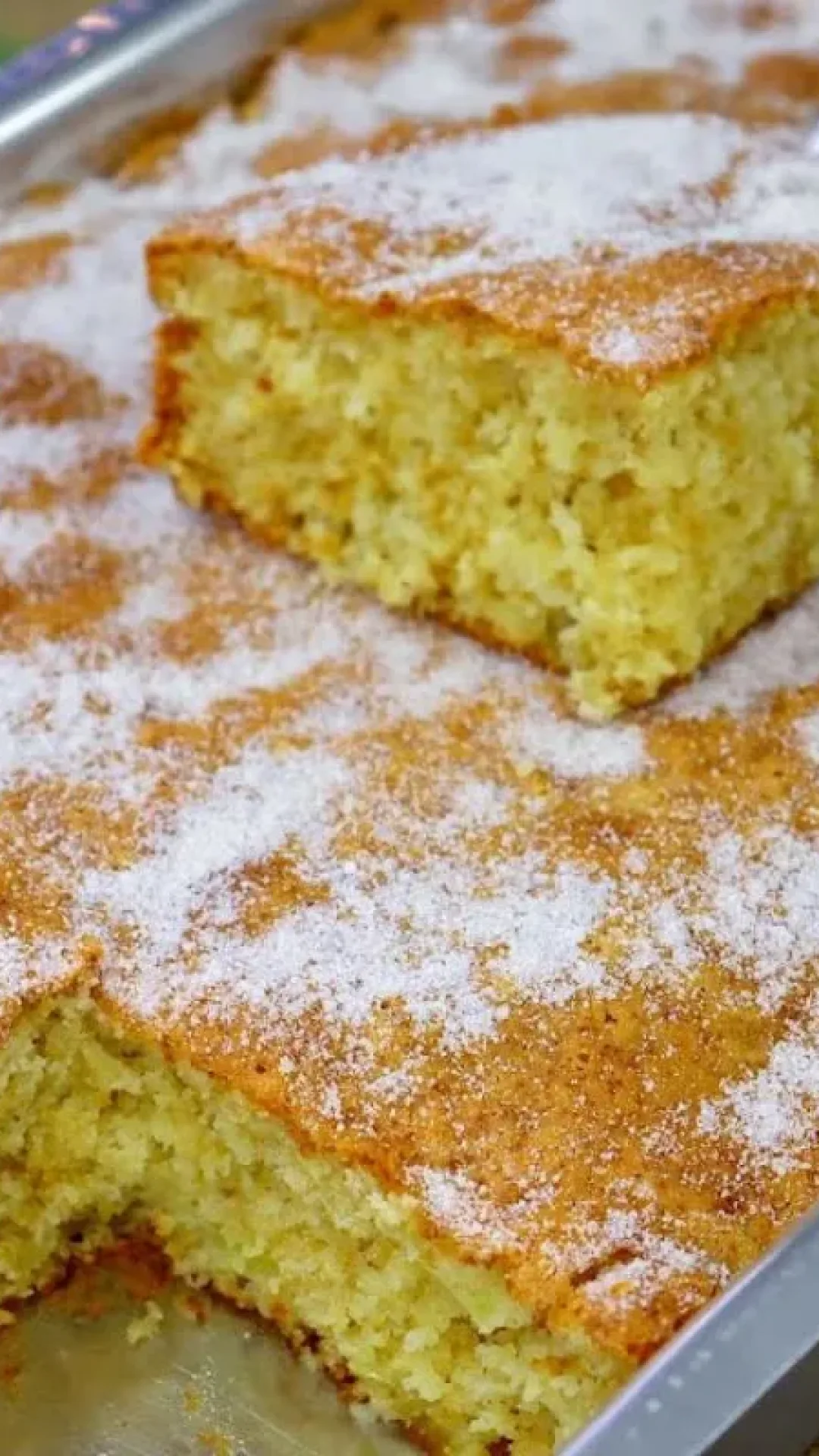 Bolo de maçã fofinho para o lanche da tarde ou café da manhã de domingo