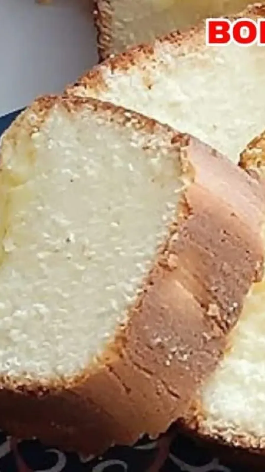 Bolo de maizena leve como nuvem, feito com apenas três ingredientes e um sabor incrível