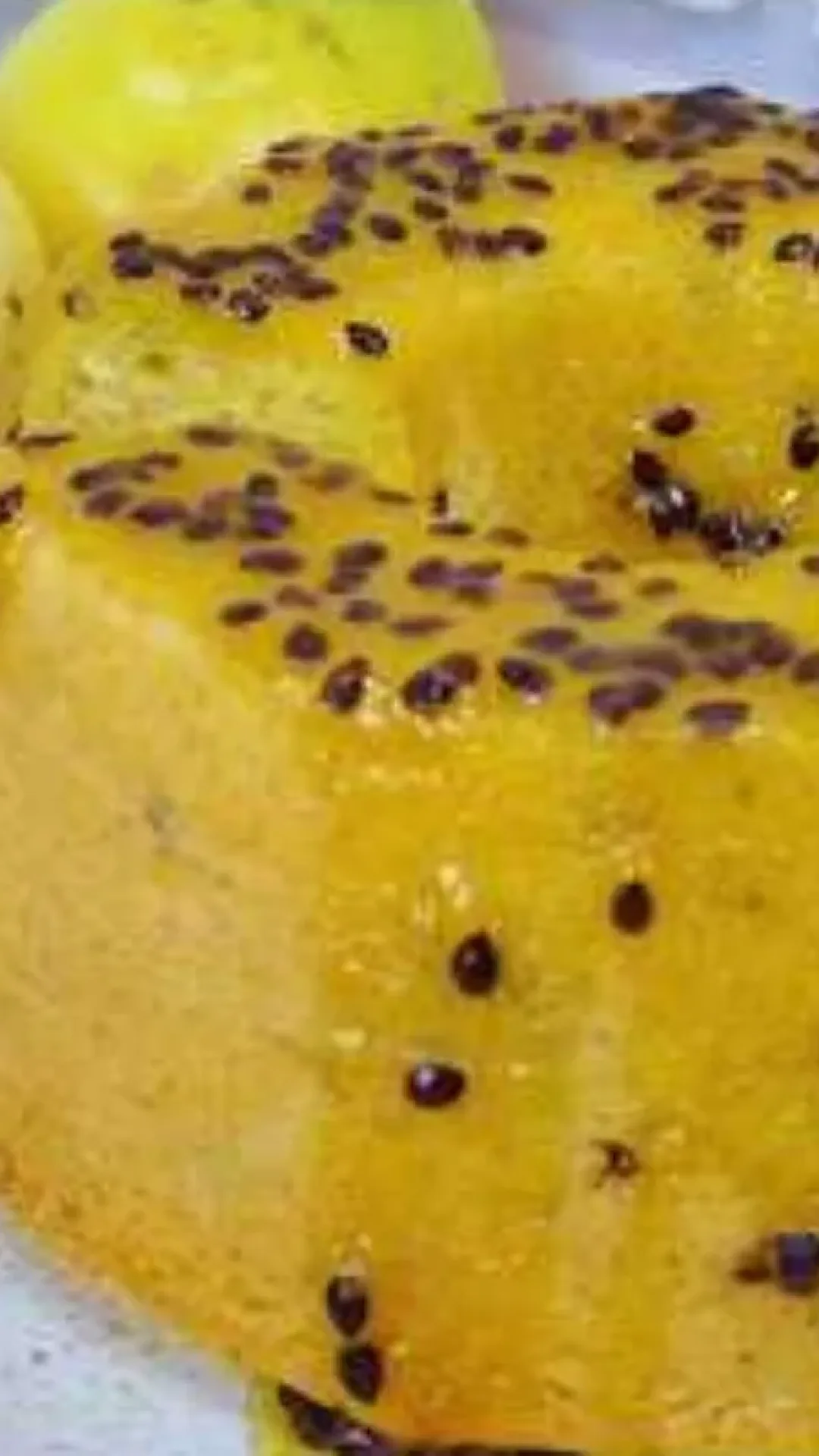Bolo de maracujá fofinho e delicioso, perfeito para servir no café ou lanche da tarde