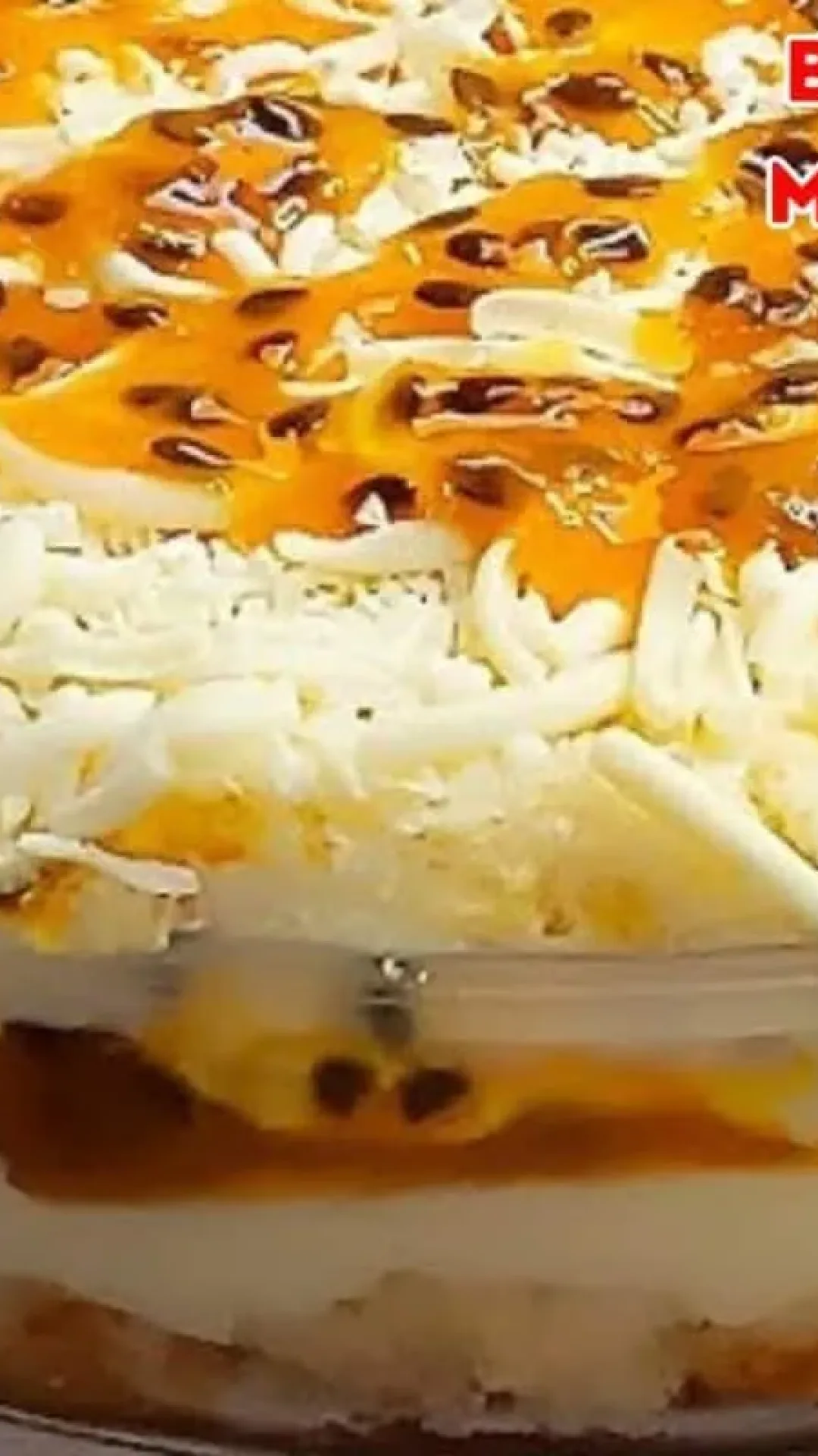 Bolo de maracujá na travessa com leite ninho: uma sobremesa especial, fácil de fazer e surpreendente