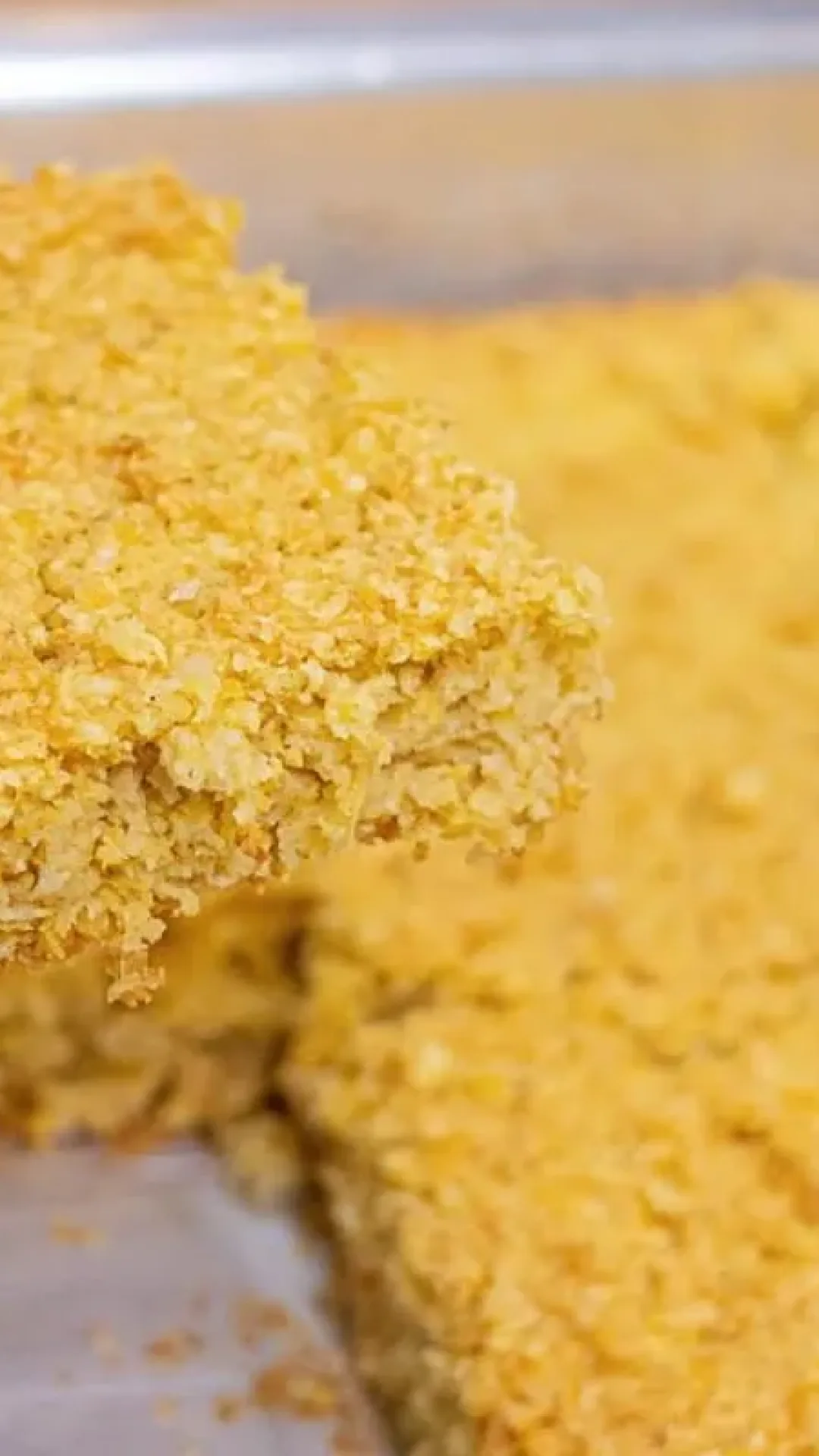 Bolo de milho com coco sem trigo nem leite, lembra um bom-bocado e fica super cremoso