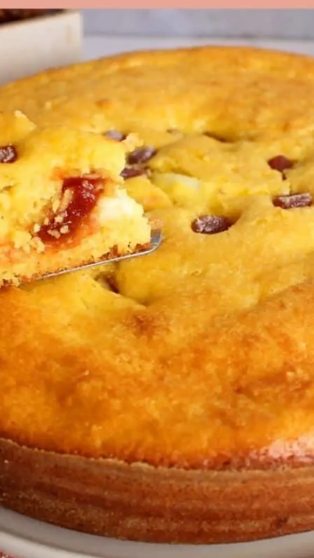 Bolo de milho com requeijão e goiabada, uma combinação deliciosa e perfeita de sabores