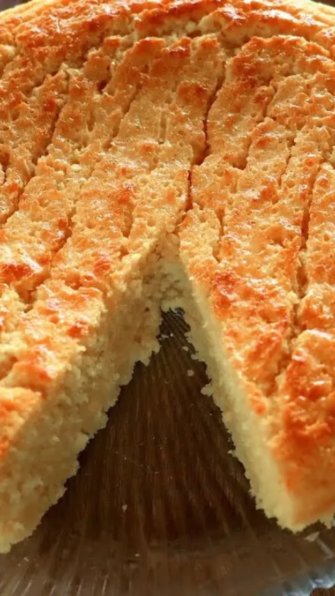 Bolo de milho delicioso de liquidificador com sabor de roça e que fica ótimo com uma xícara de café