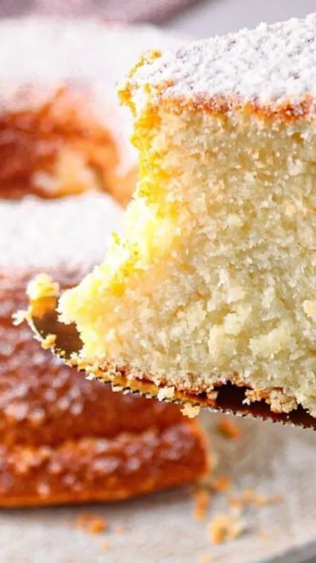 Bolo de nata que fica muito fofinho e com um sabor de infância que vai perfumar a sua cozinha