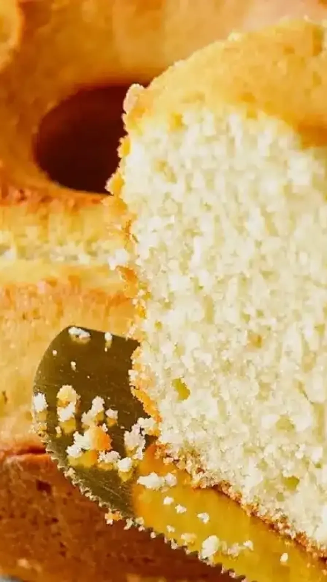 Bolo feito à mão de um jeito simples para você preparar em poucos minutos e servir com um café
