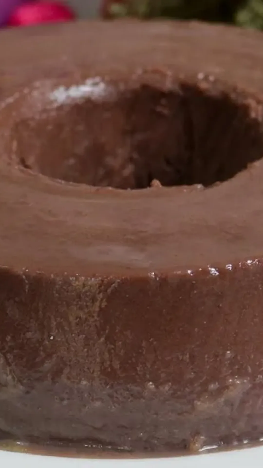 Bolo mole de chocolate com poucos ingredientes e sabor que conquista todo mundo