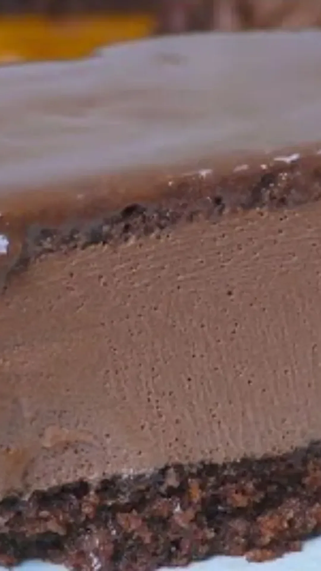 Bolo nuvem de chocolate fofinho e muito saboroso que derrete na boca a cada mordida