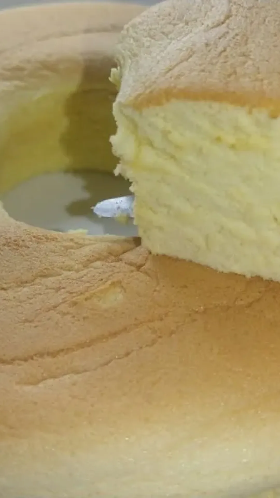 Bolo nuvem japonês leve que derrete na boca e fica perfeito com um café fresquinho