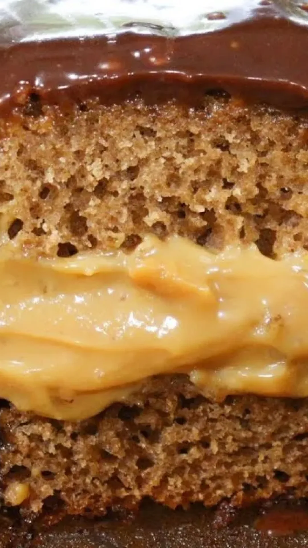 Bolo pão de mel recheado com doce de leite irresistível e super fácil de fazer