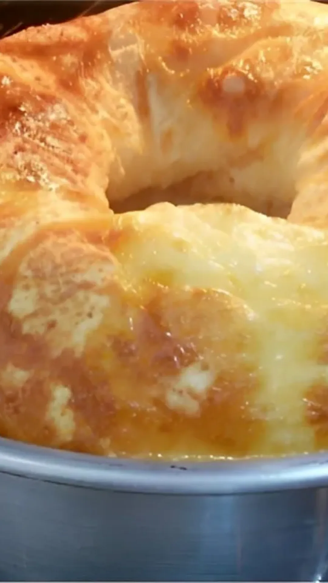 Bolo pão de queijo fácil que rende muito um lanche perfeito para toda família