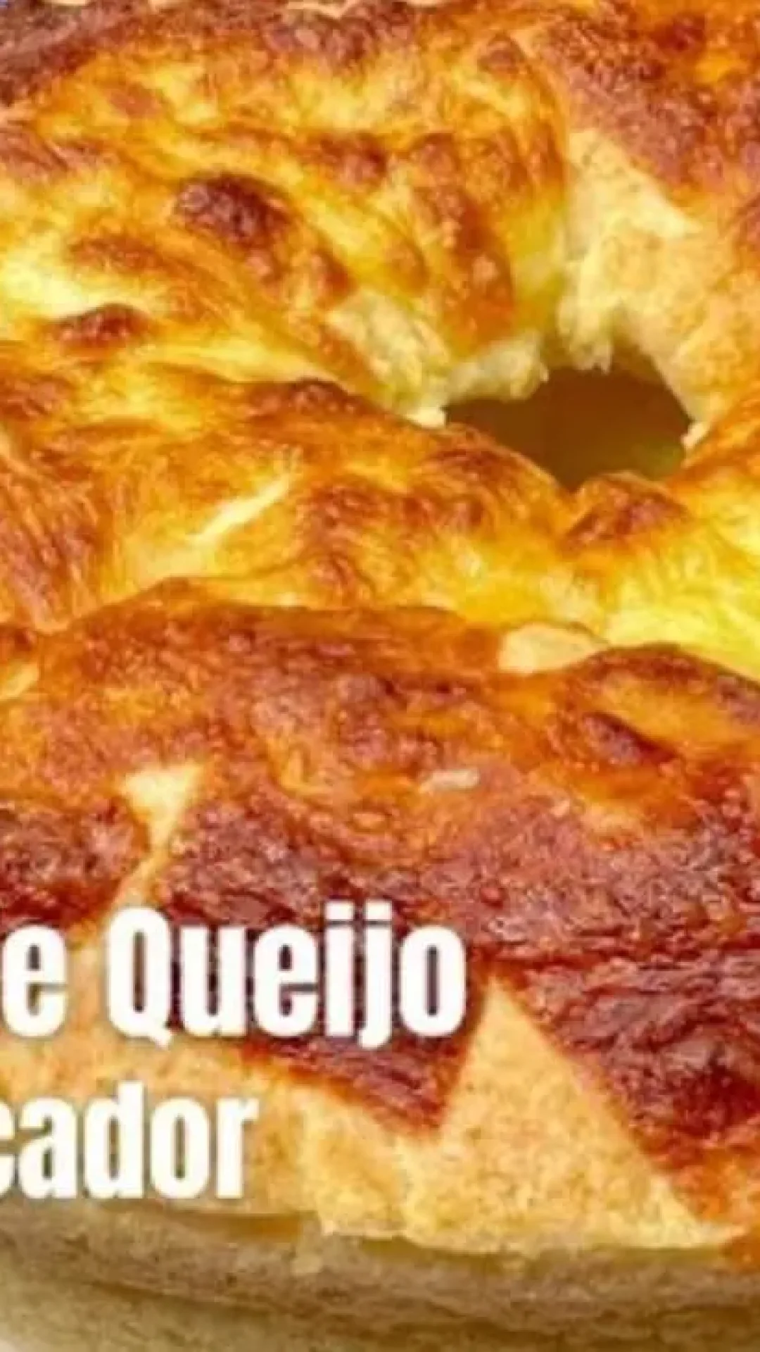 Bolo pão de queijo feito no liquidificador muito fácil para servir no café da manhã