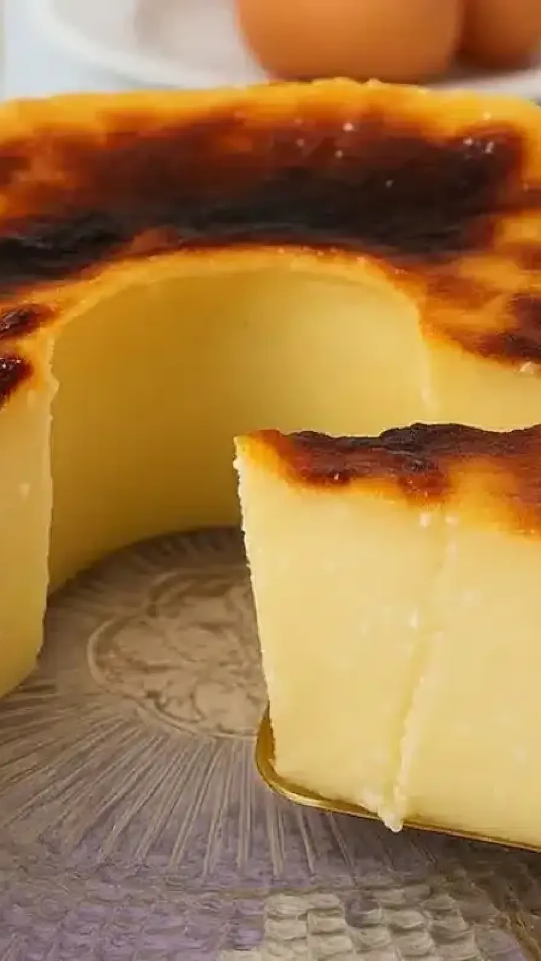 Bolo pega marido feito sem farinha de trigo com uma consistência mole e muito cremosa
