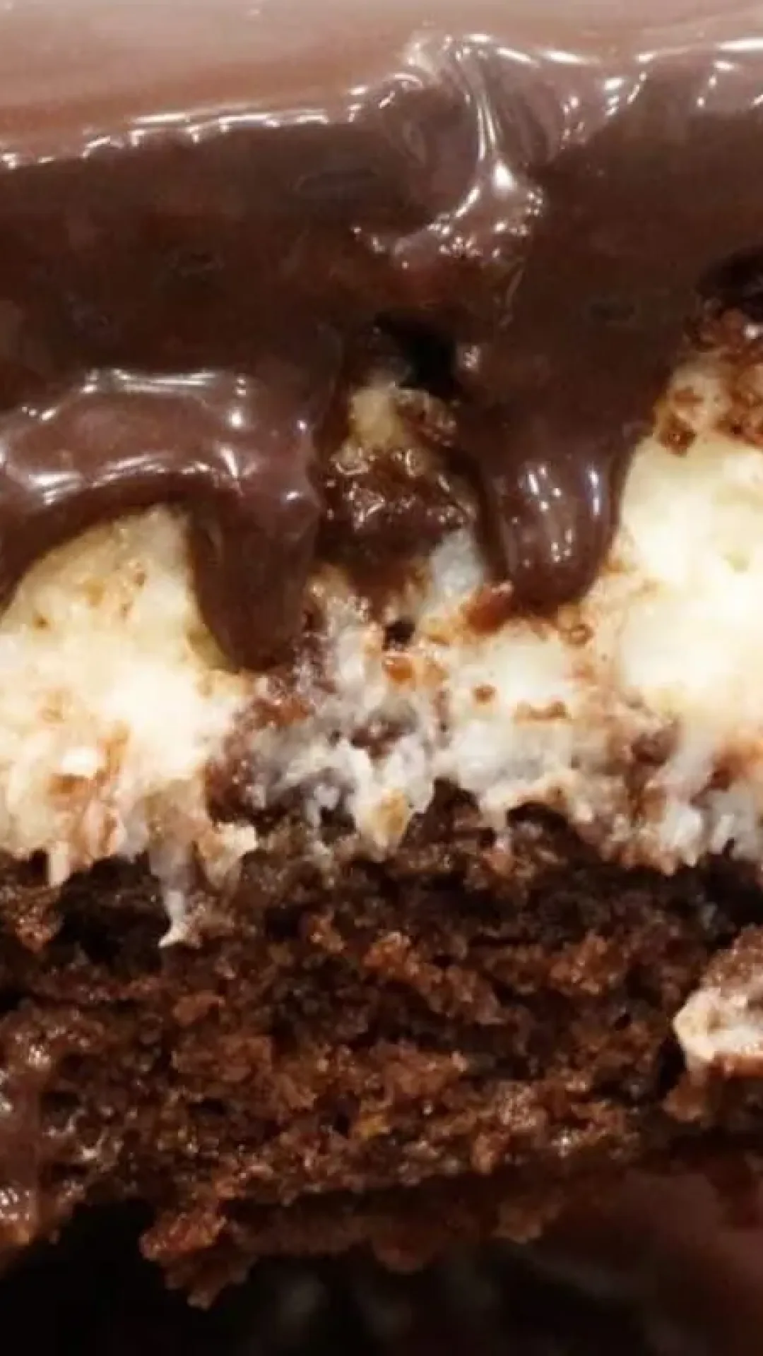 Bolo prestígio bem chocolatudo para matar a vontade de um doce caseiro no lanche ou sobremesa