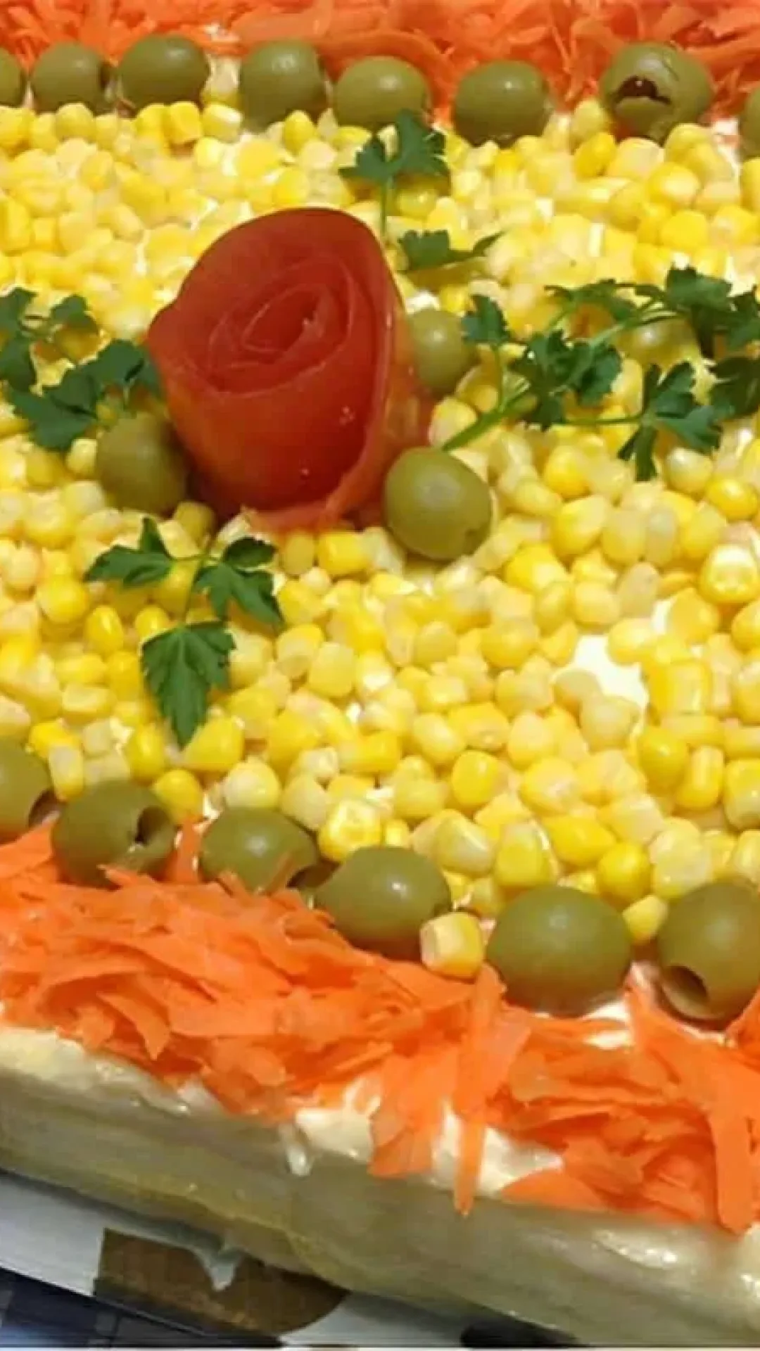 Bolo salgado com base de pão de forma e recheio de patê fácil bonito e delicioso