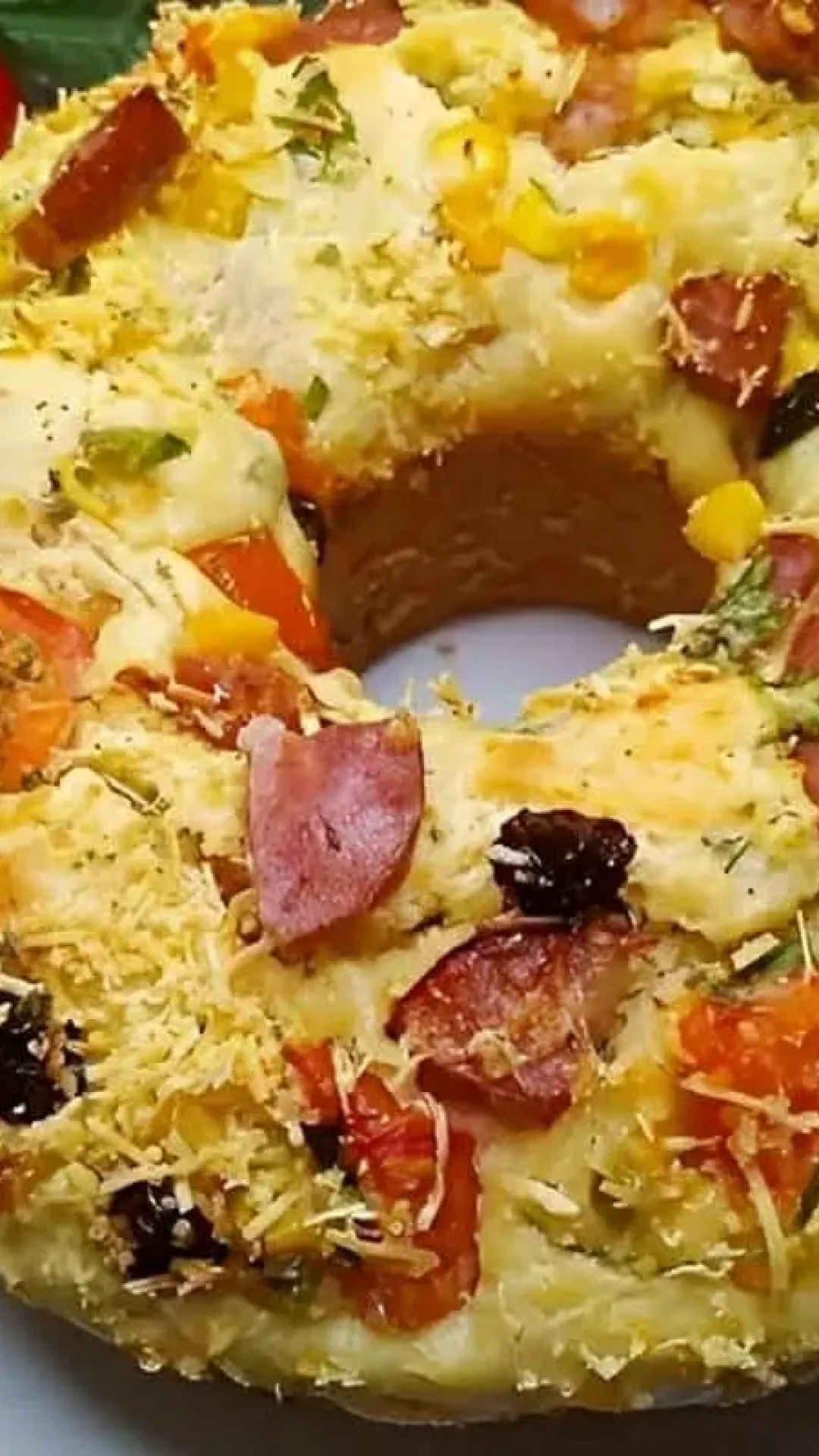 Bolo salgado com linguiça queijo e milho uma delícia perfeita para o seu lanche ou jantar