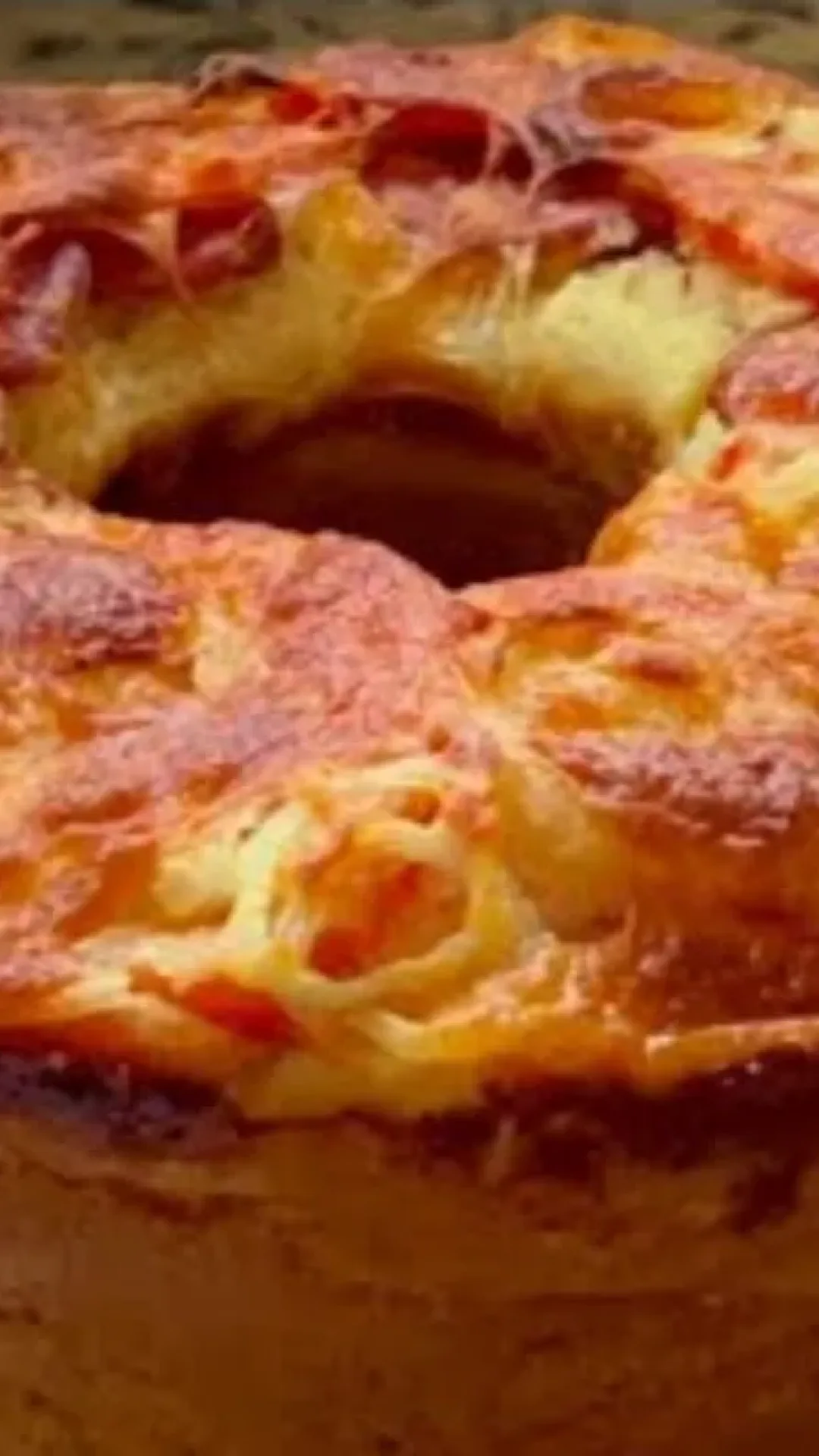 Bolo salgado com tomate: fica muito saboroso e molhadinho para o lanche da tarde