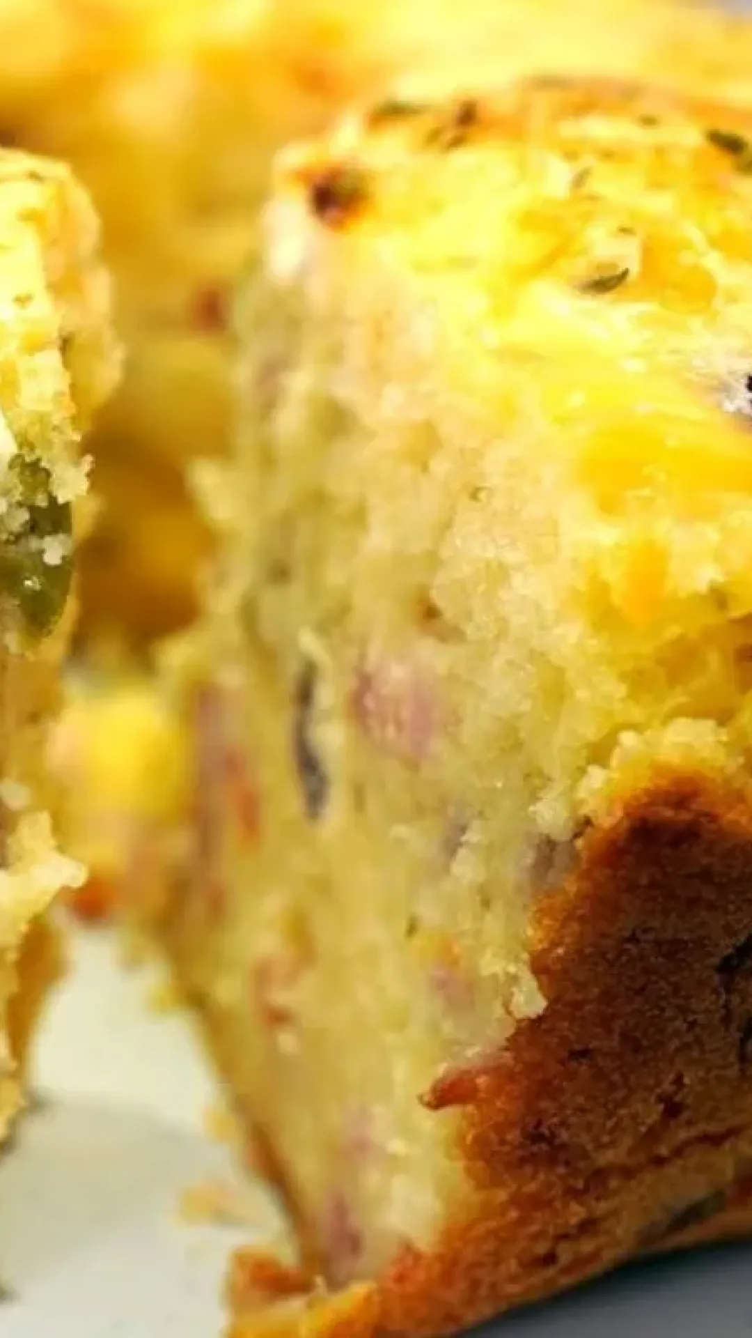 Bolo salgado fácil e molhadinho para seu café da manhã ou lanche da tarde