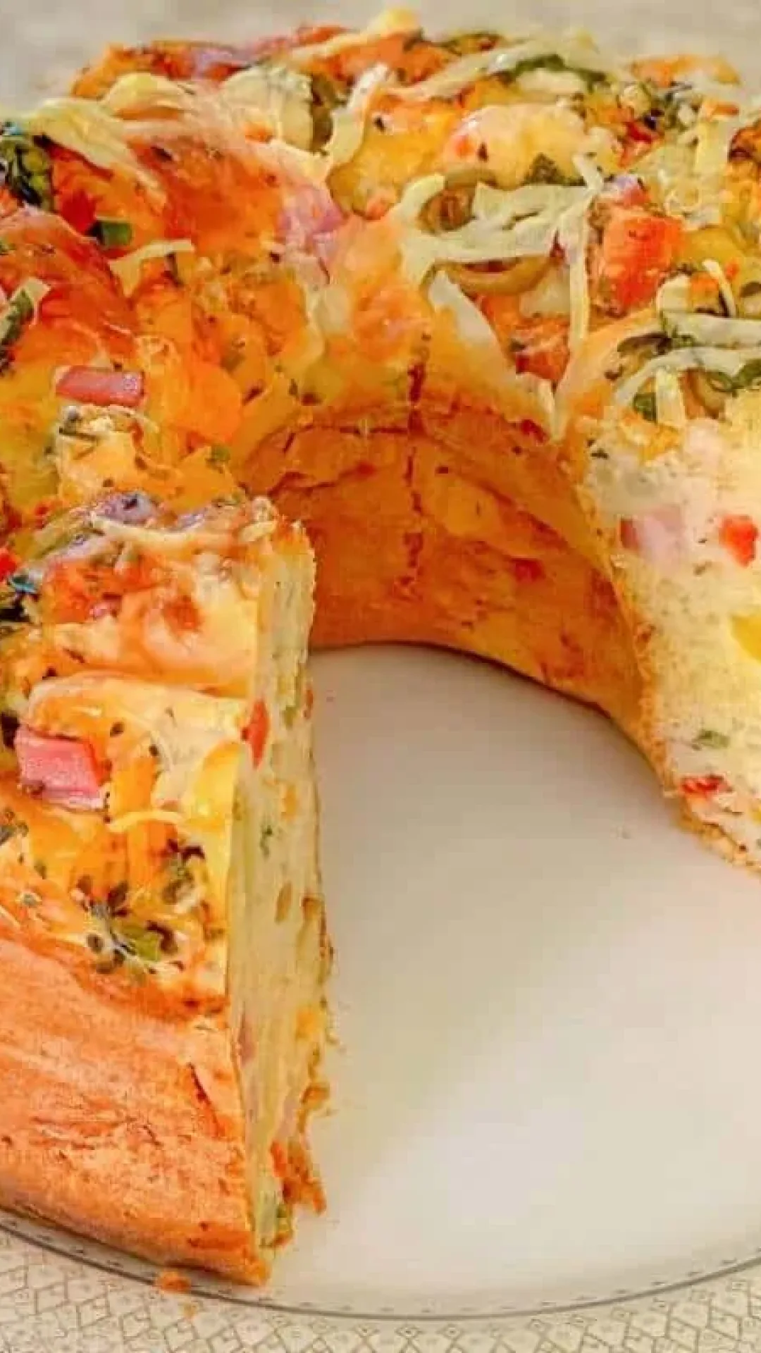 Bolo salgado fofinho e bem recheado: ótimo para a hora do café ou para substituir o jantar