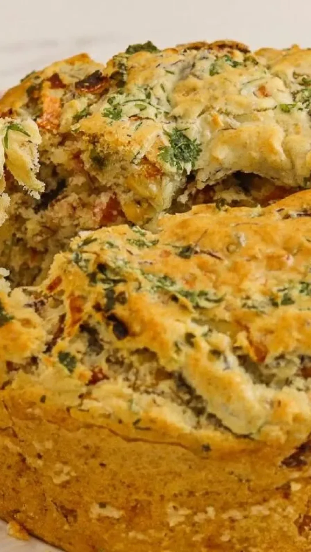 Bolo salgado simples: o lanche de forno perfeito e molhadinho